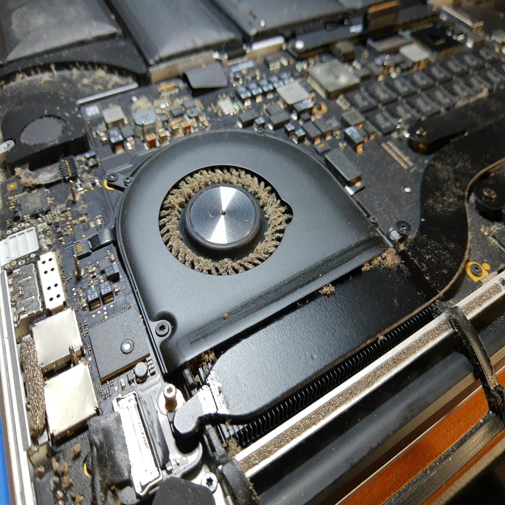 Mantenimiento premium MacBook Pro A1398 con ventiladores obstruidos