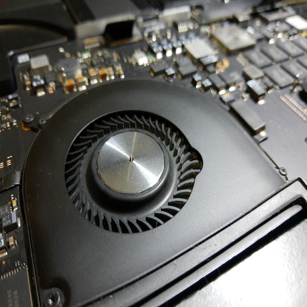 Ventiladores limpios del MacBook Pro A1398