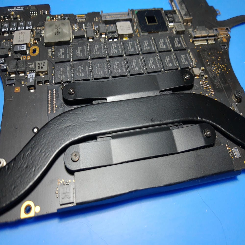 Sistema de refrigeración montado en MacBook Pro A1398