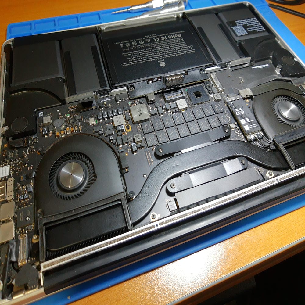 MacBook Pro A1398 después del mantenimiento premium