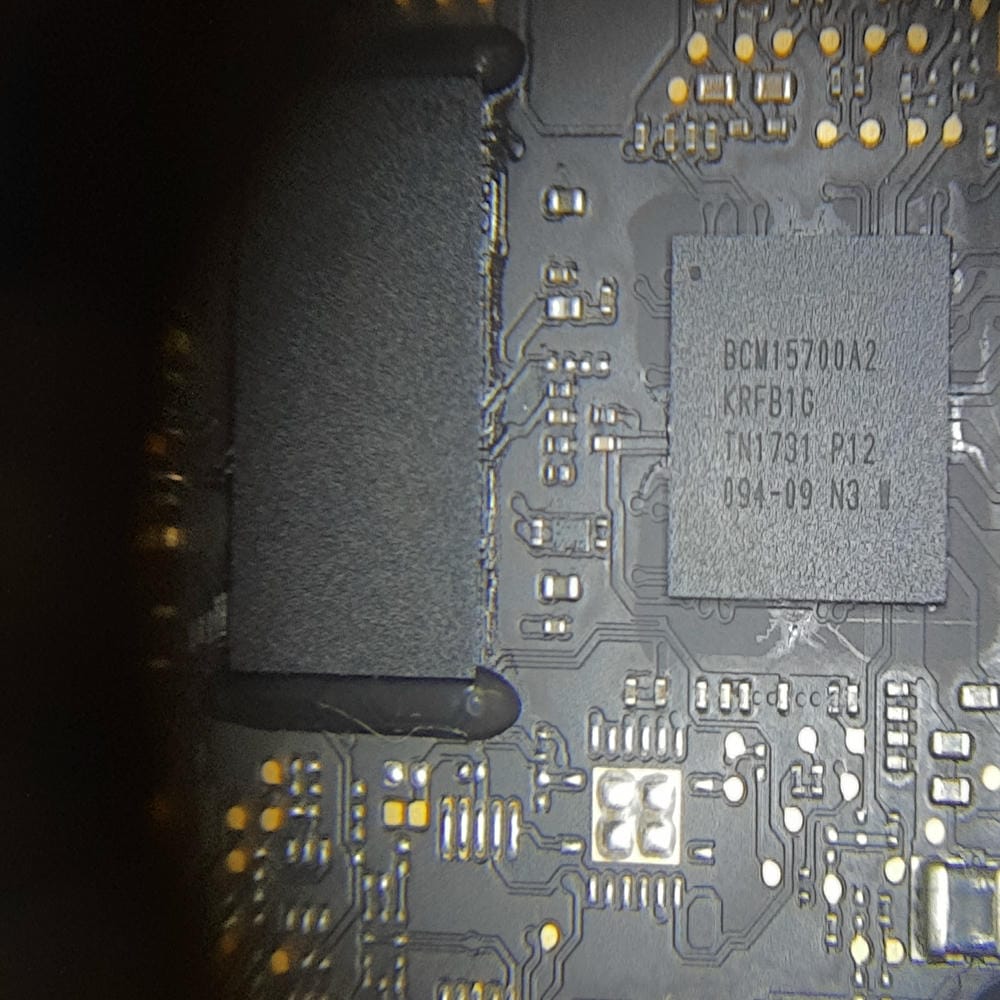 Condensador C8159 afectado por corrosión en MacBook Air A1466