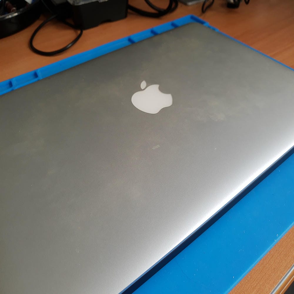 MacBook Pro A1502 antes de cambiar los altavoces