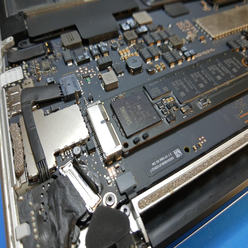Placa base y almacenamiento SSD de MacBook Pro A1502