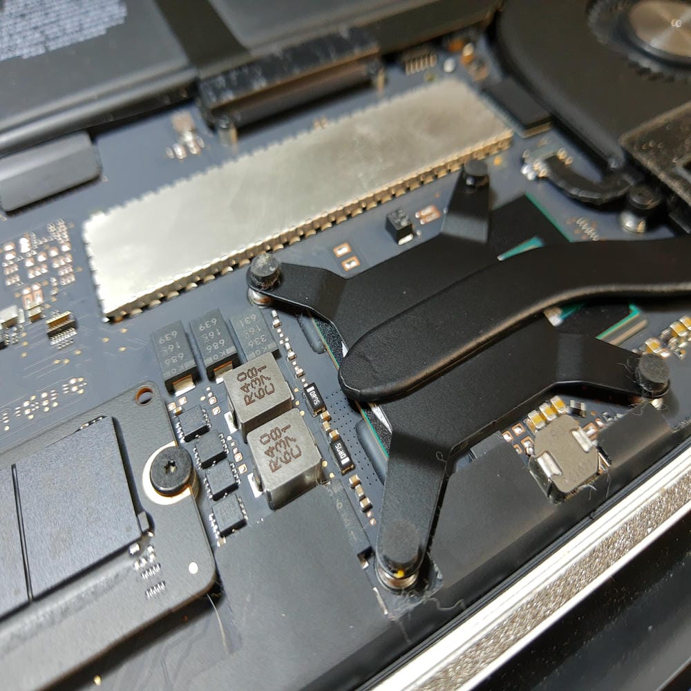 Procesador y disipador del MacBook Pro A1502