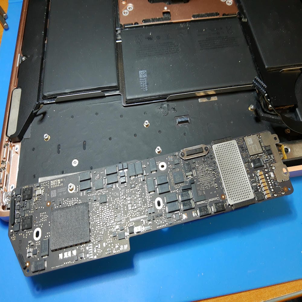 Placa base desmontada de MacBook Air A1932