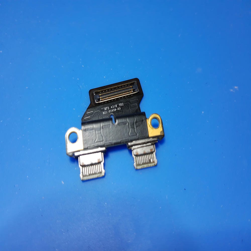Módulo USB-C dañado por humedad del MacBook Air A1932