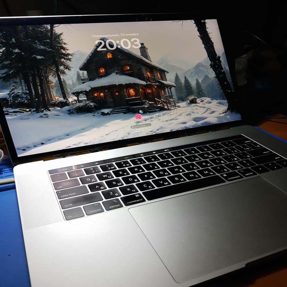 MacBook Pro A1990 funcionando después de reparar el flex de vídeo