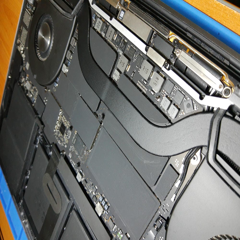 Placa base de MacBook Pro A2141 después de reparar PPBUS_G3H