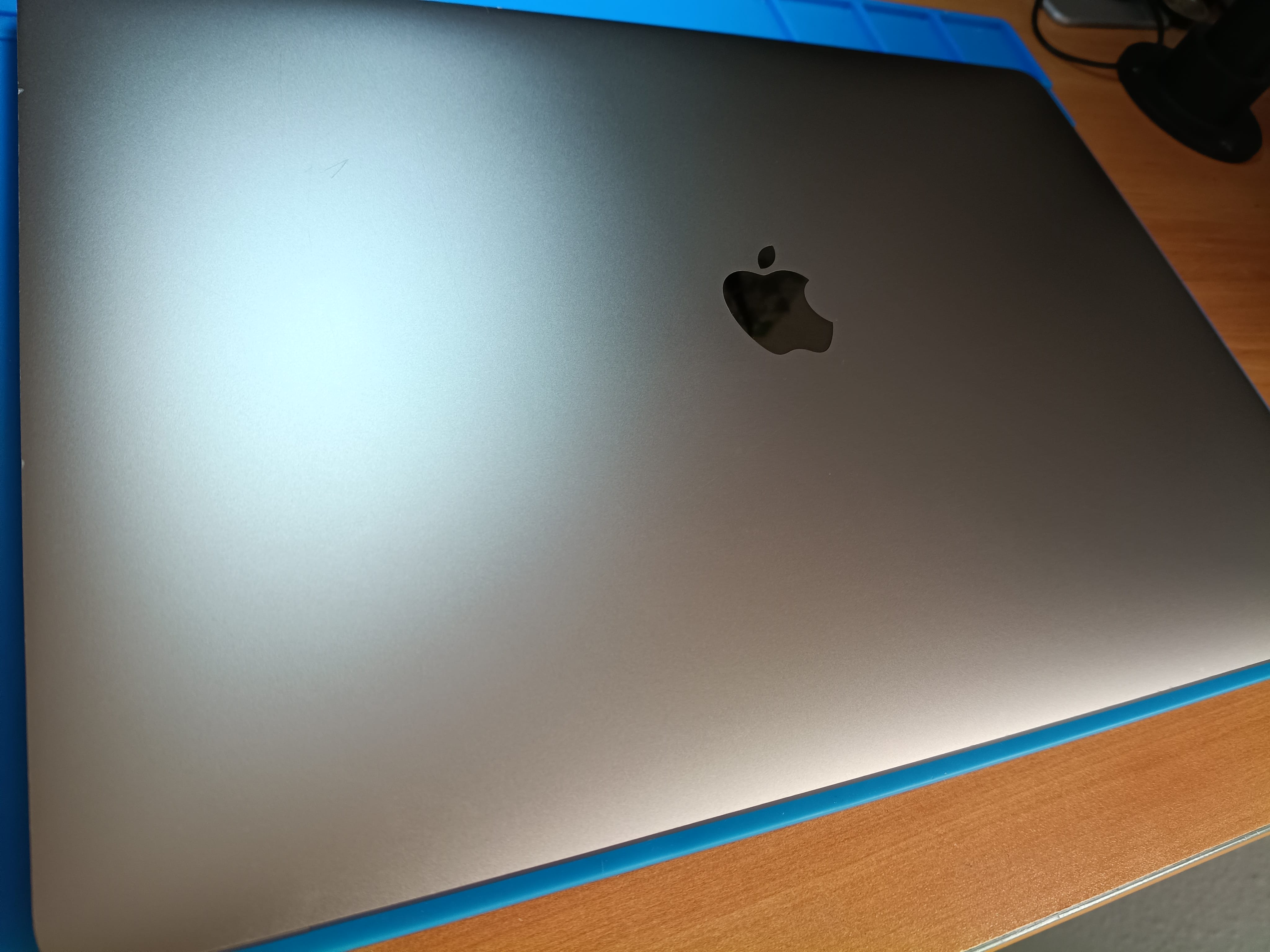 MacBook Pro A2141 de 16 pulgadas recibido sin encender