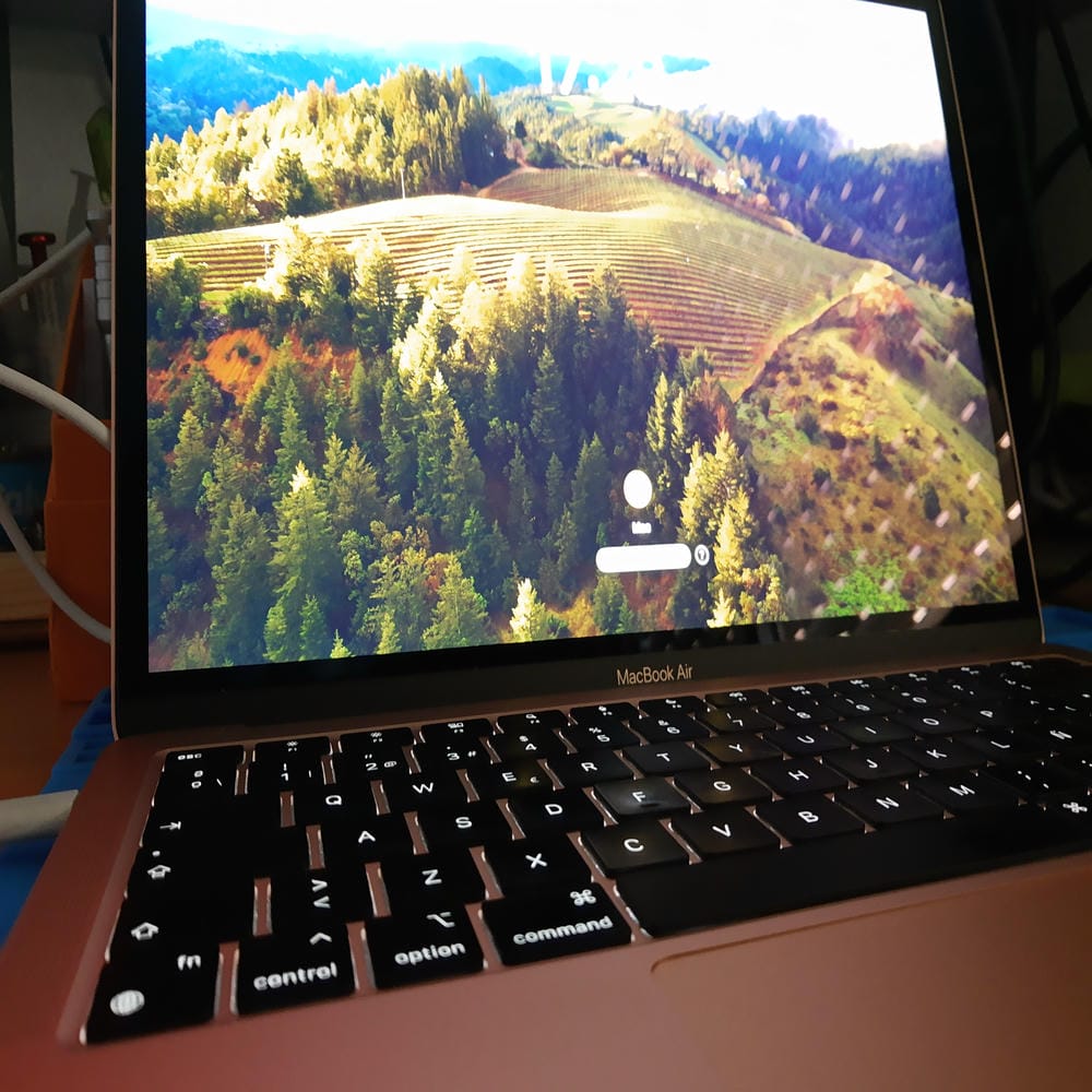 MacBook Air A2337 funcionando después de reparar la placa base