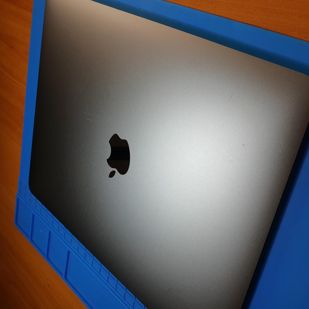 MacBook Pro A2338 antes de reparar el Kernel Panic