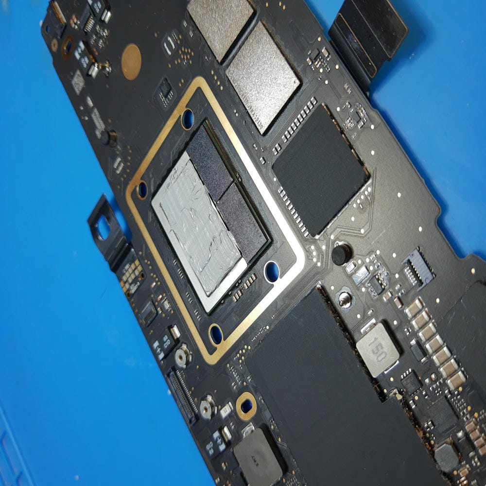 Aplicación de pasta térmica nueva en MacBook Pro A2338