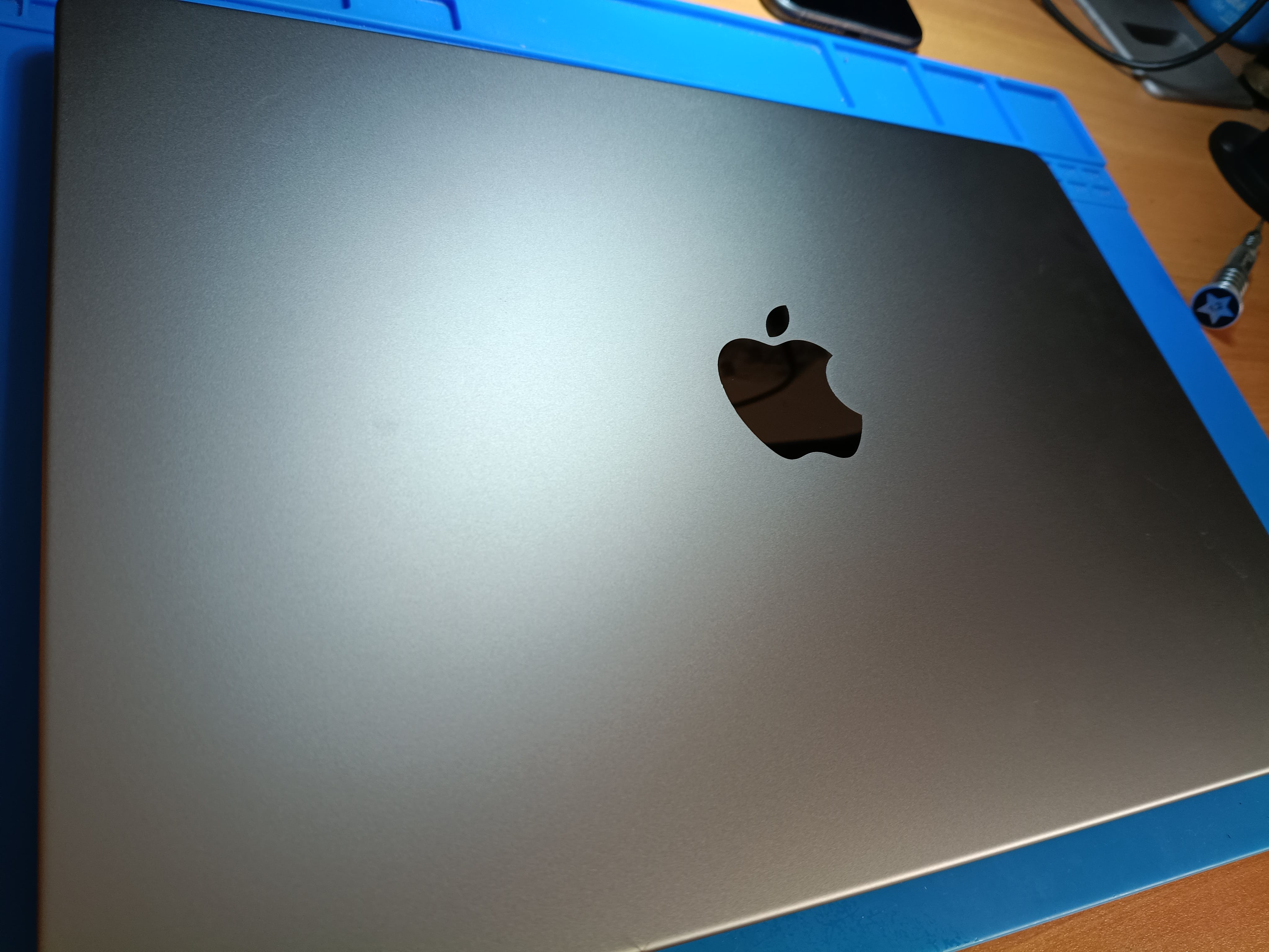 MacBook Pro A2442 de 14 pulgadas recibido sin encender
