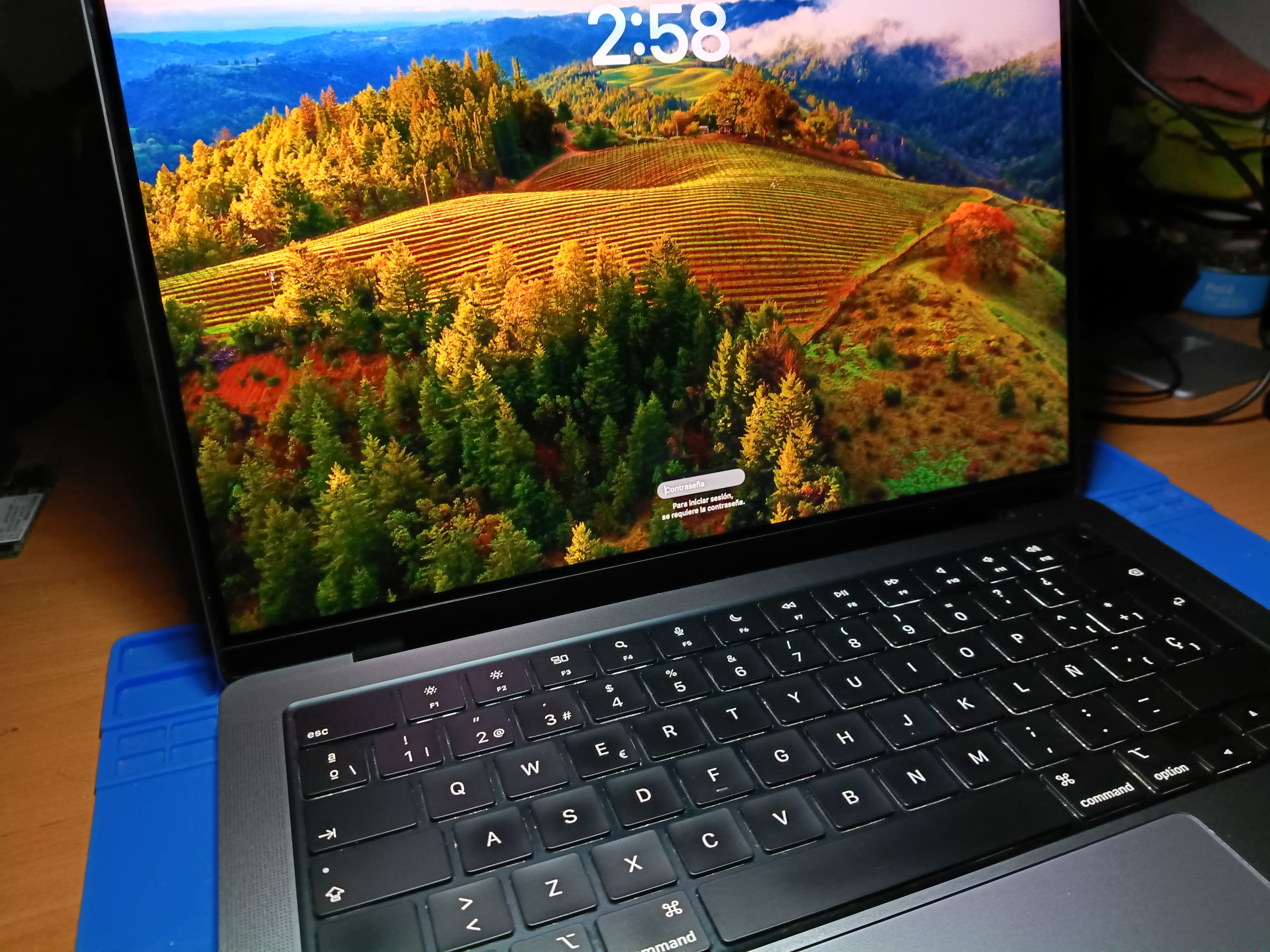 MacBook Pro A2442 funcionando después de sustituir el U5700