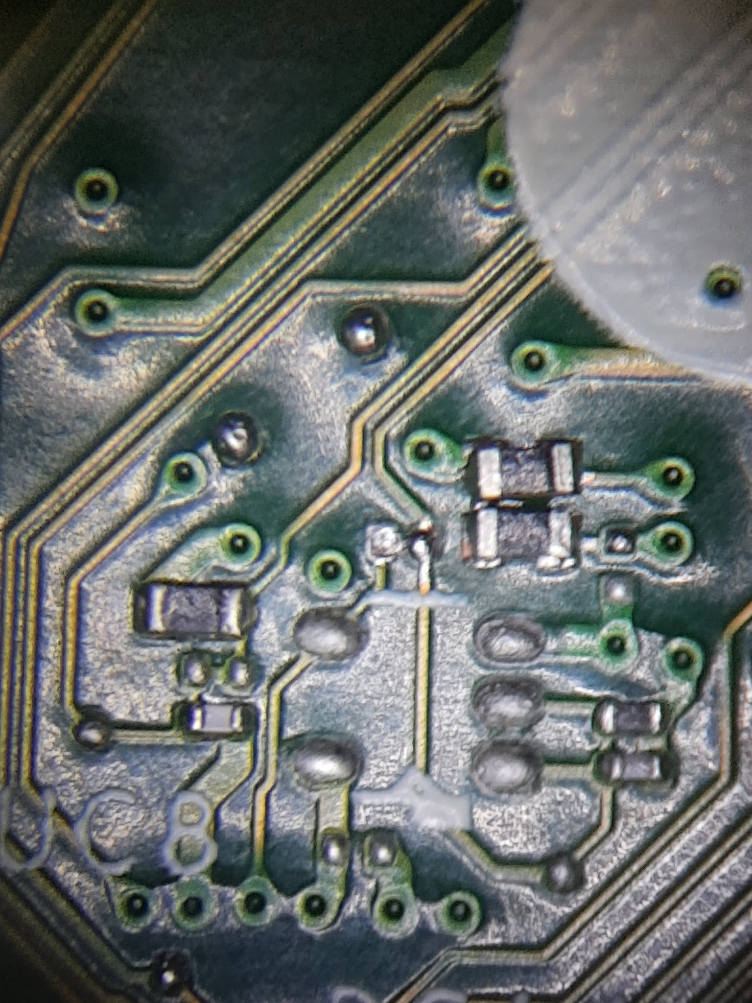 Reparación del pad dañado en la placa base del Acer Aspire 3
