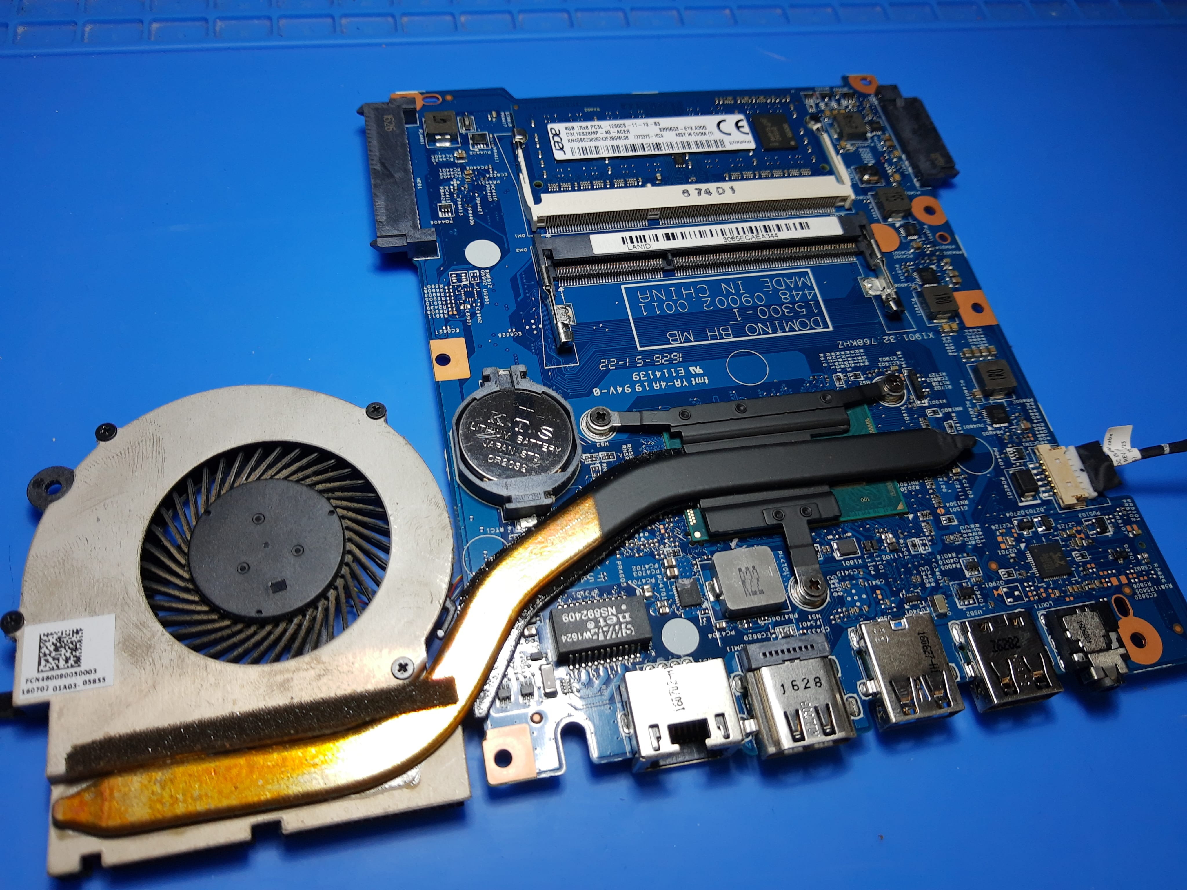 Placa base y ventilador del Acer ES1-571 retirados