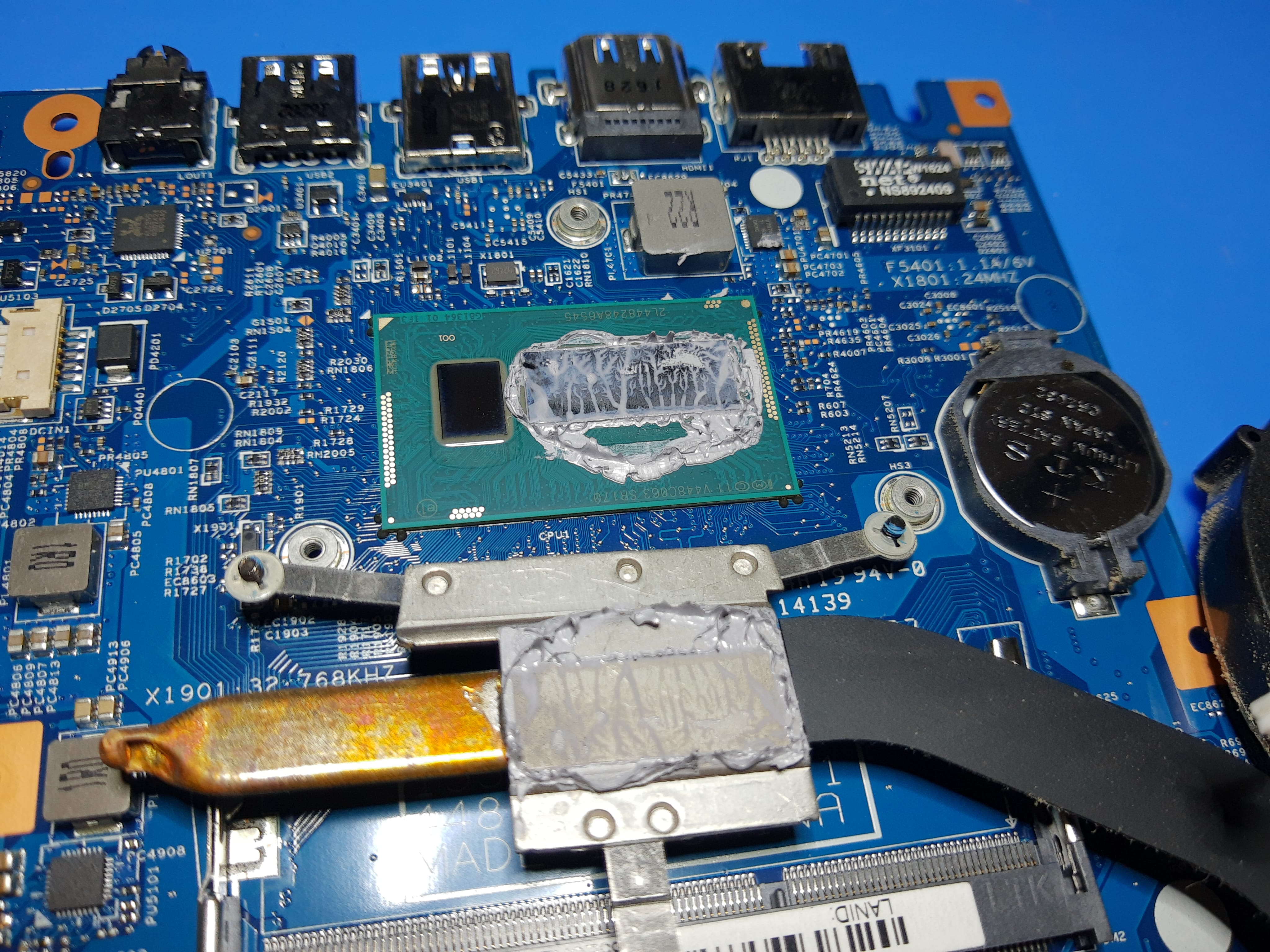 Pasta térmica antigua en el procesador del Acer ES1-571