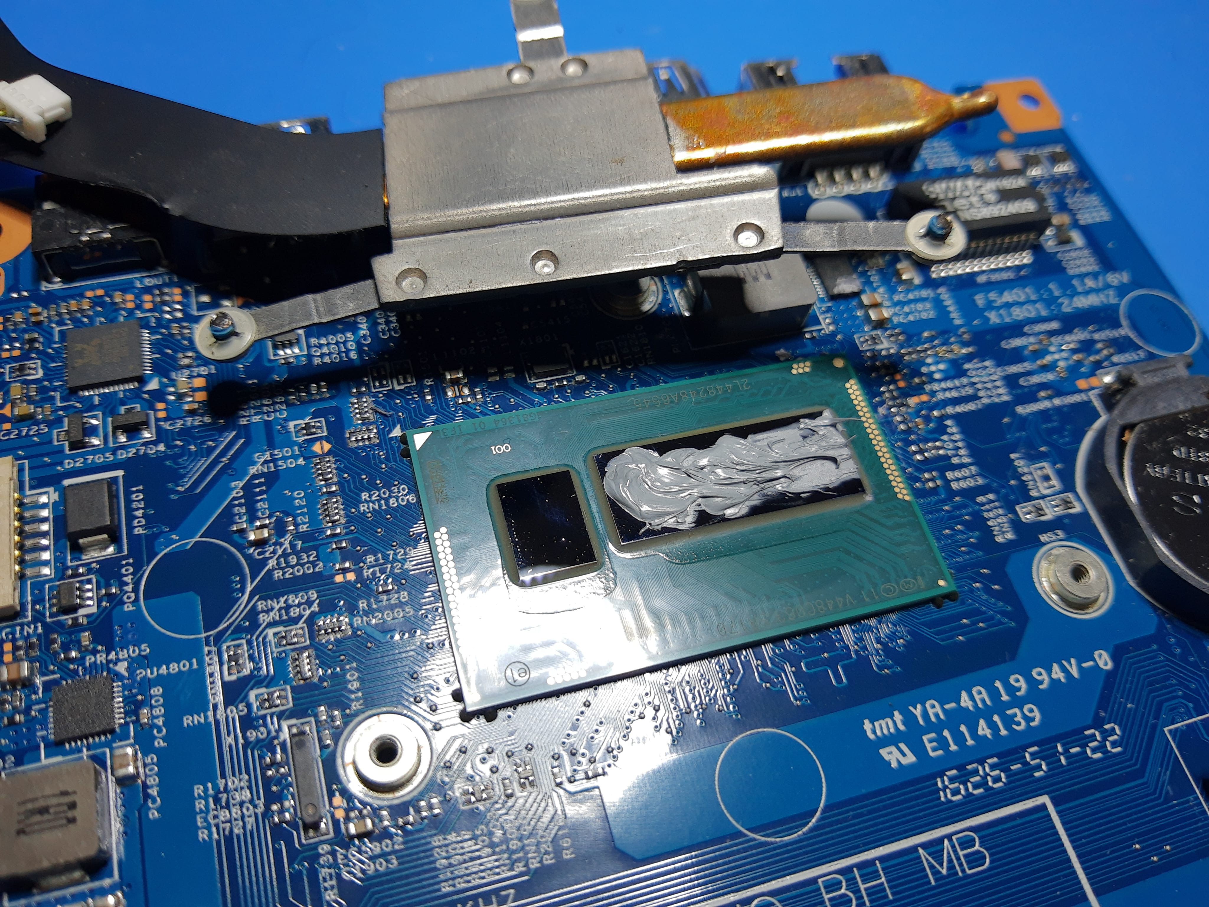 Nueva pasta térmica aplicada en el procesador del Acer ES1-571