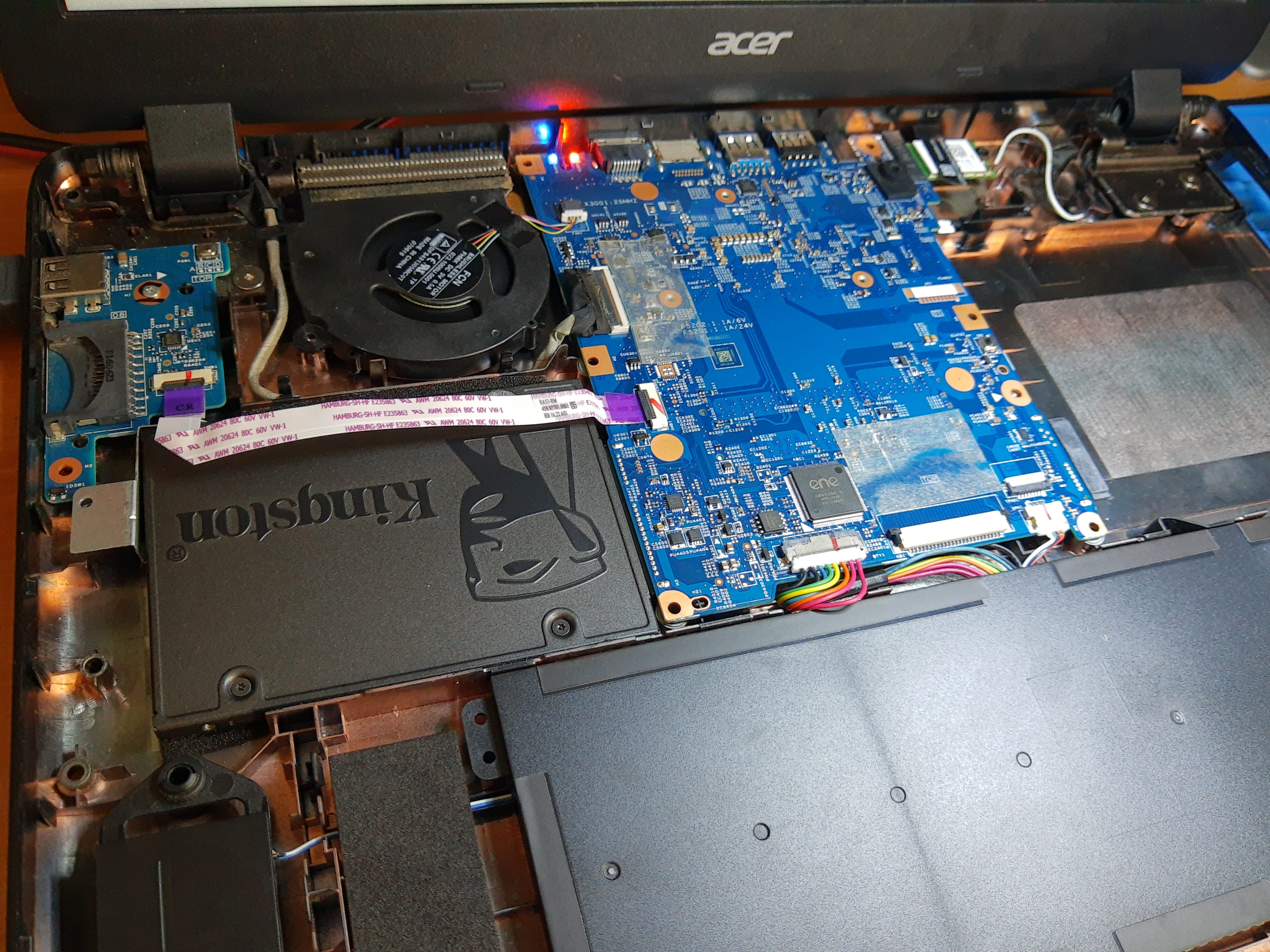 Acer ES1-571 montado con SSD, memoria y batería nueva