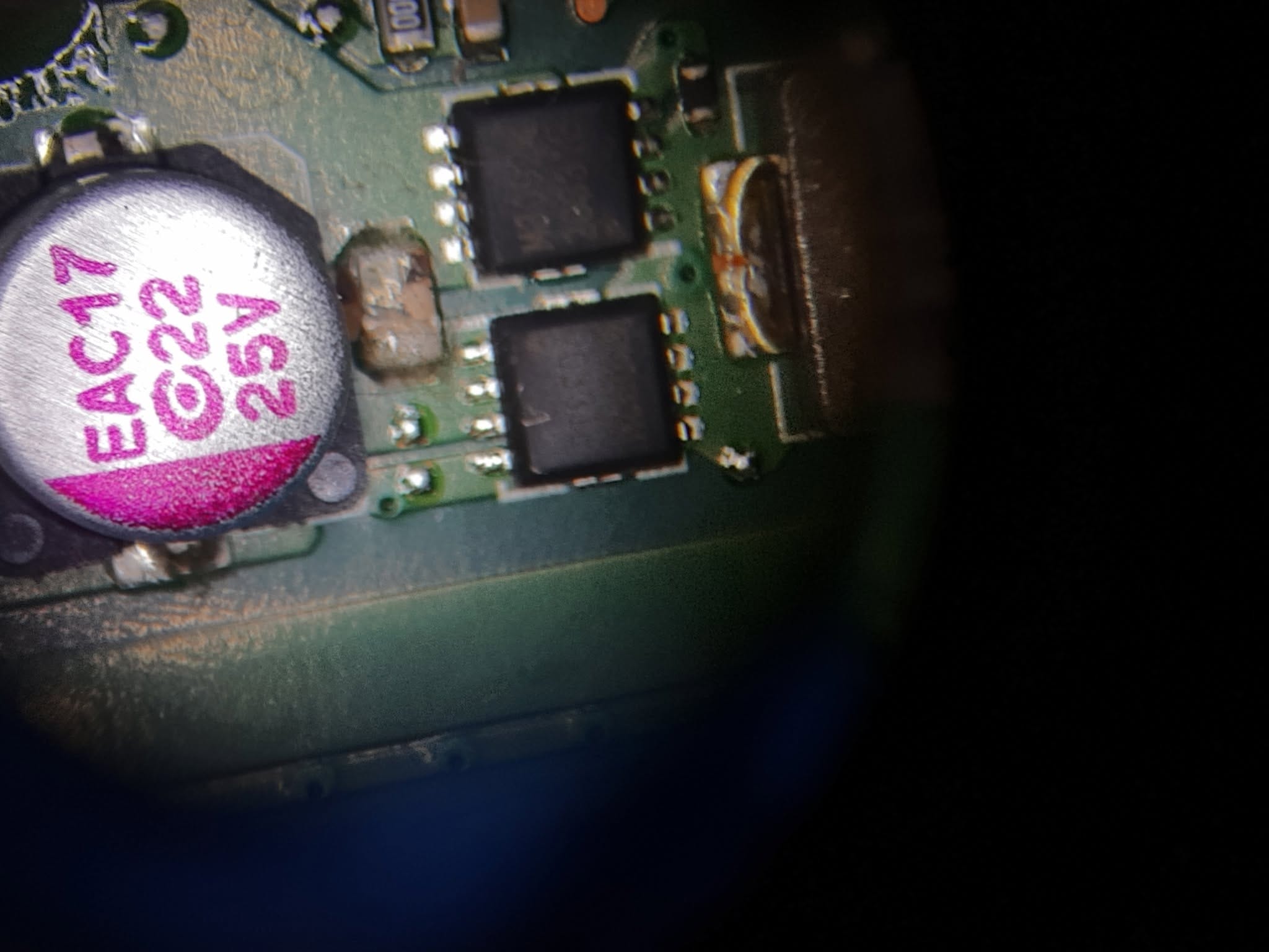 Condensador dañado en la línea de 3,3V del ASUS F515
