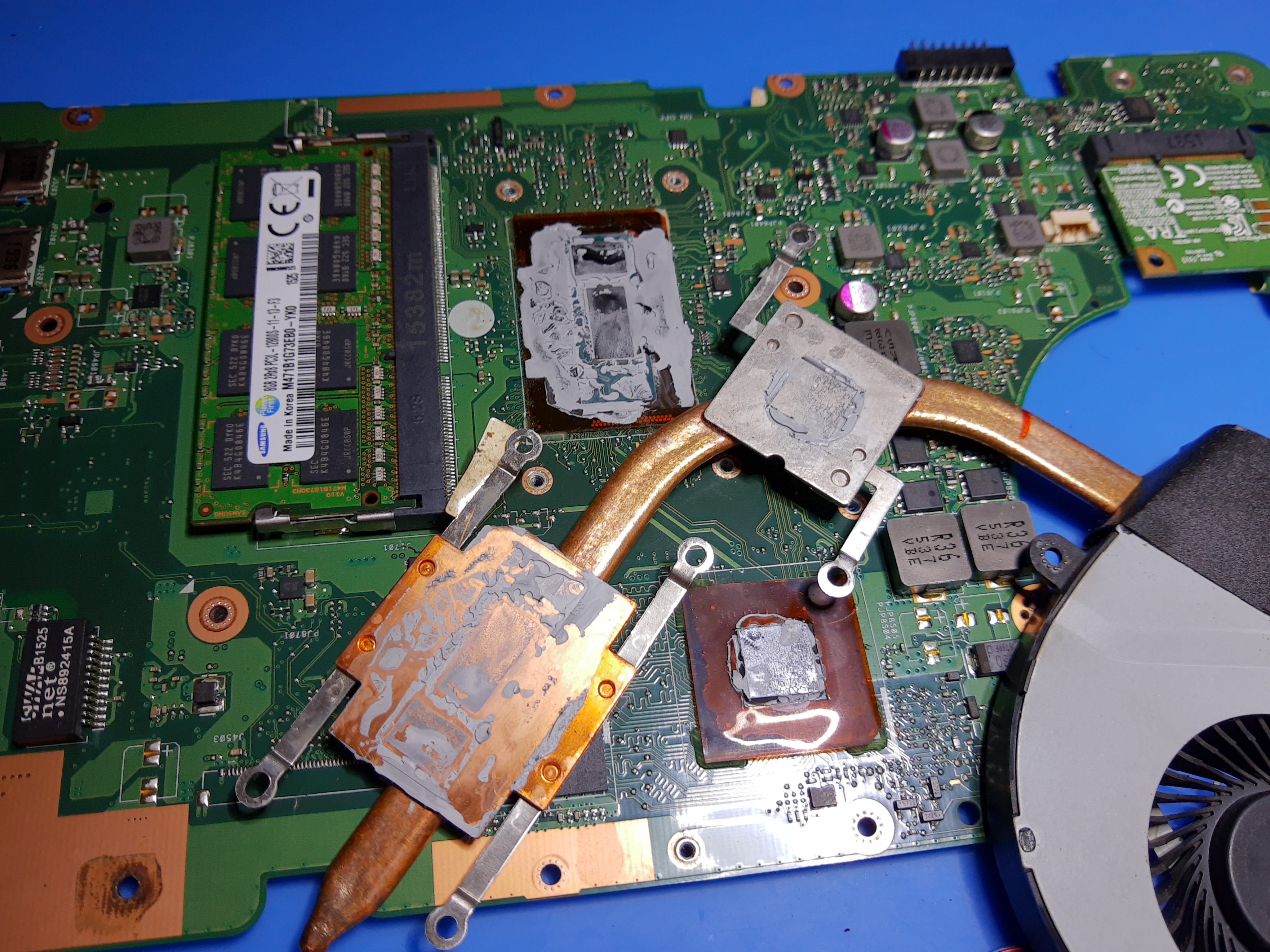 Pasta térmica antigua del ASUS F555L
