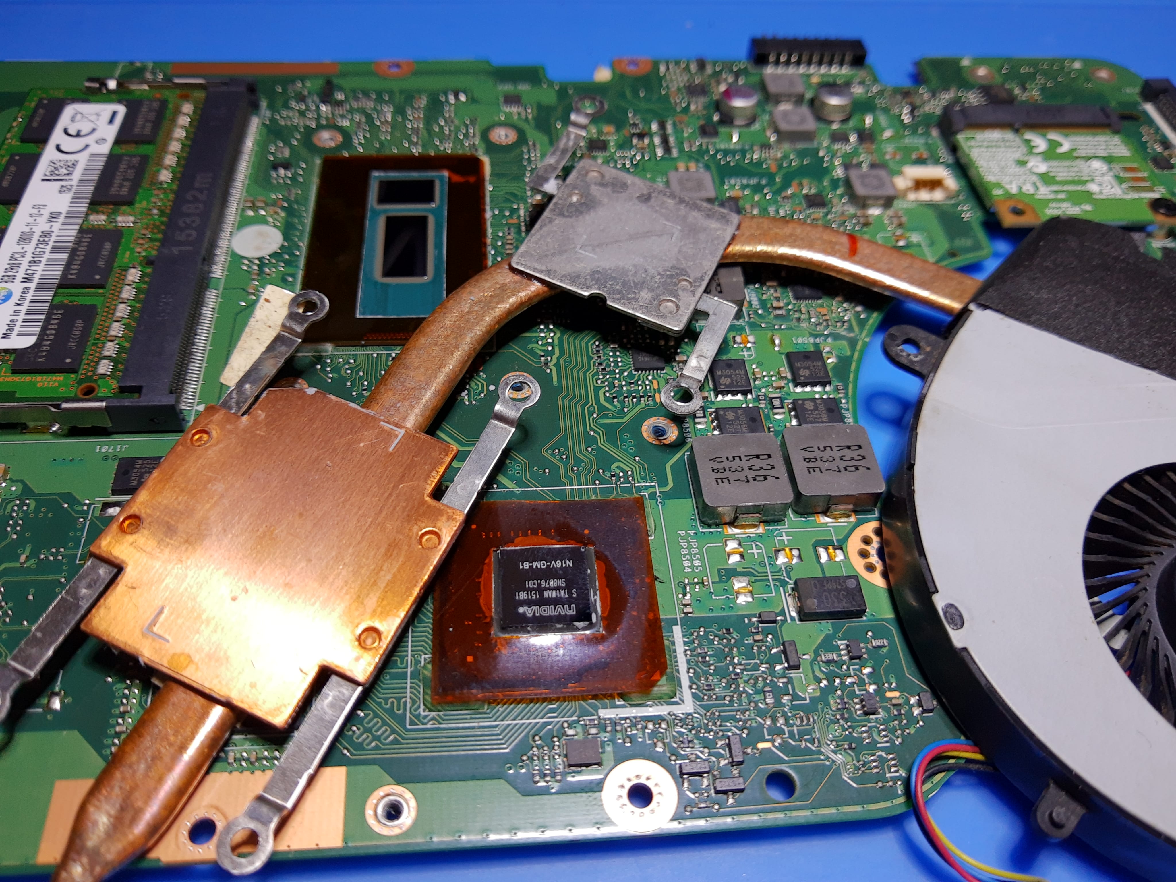 Procesador y chip gráfico ASUS F555L limpios