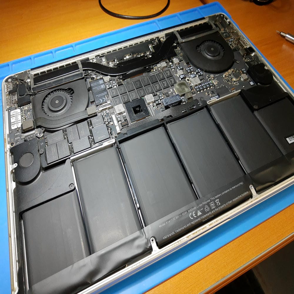 Batería nueva instalada en MacBook Pro A1398