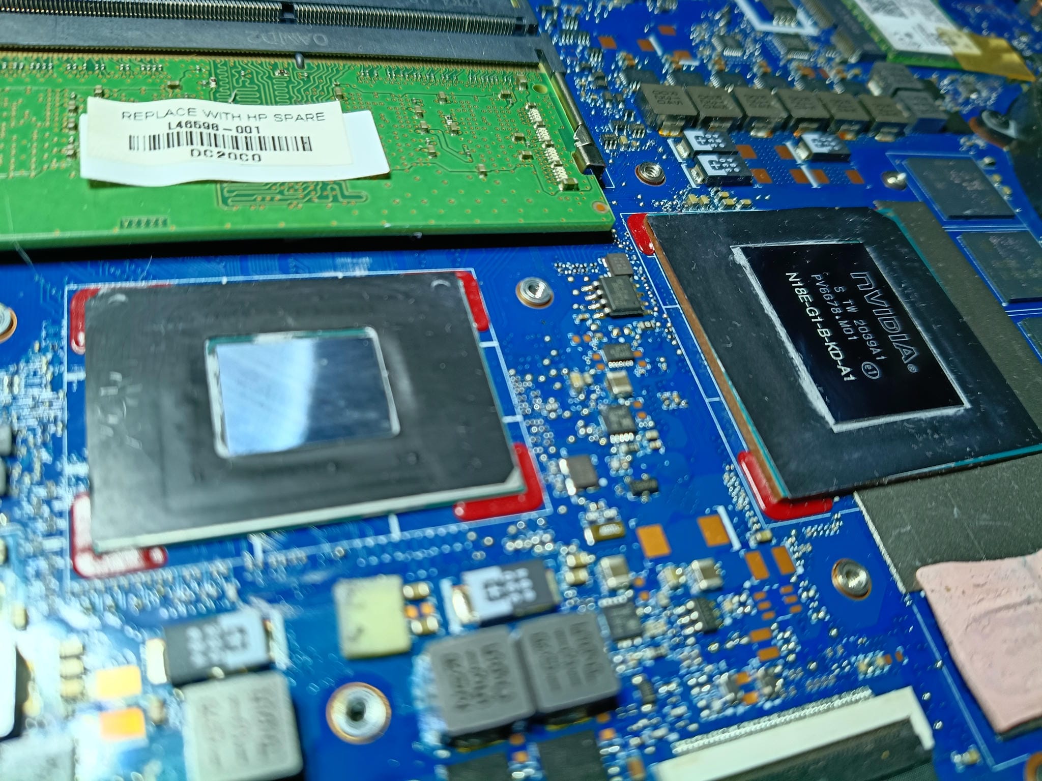 CPU y GPU NVIDIA del HP OMEN durante el mantenimiento térmico