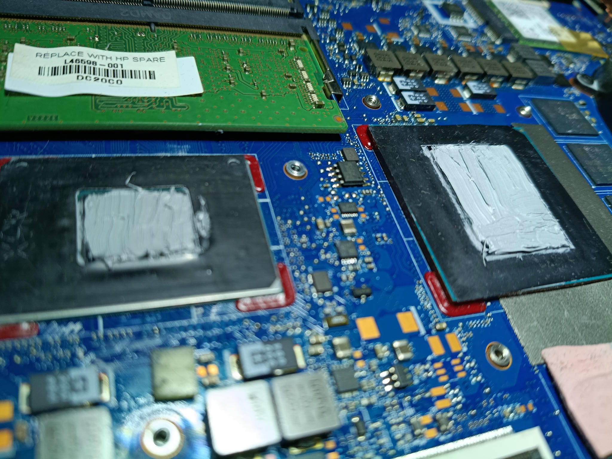 Nueva pasta térmica aplicada sobre la CPU y GPU NVIDIA del HP OMEN