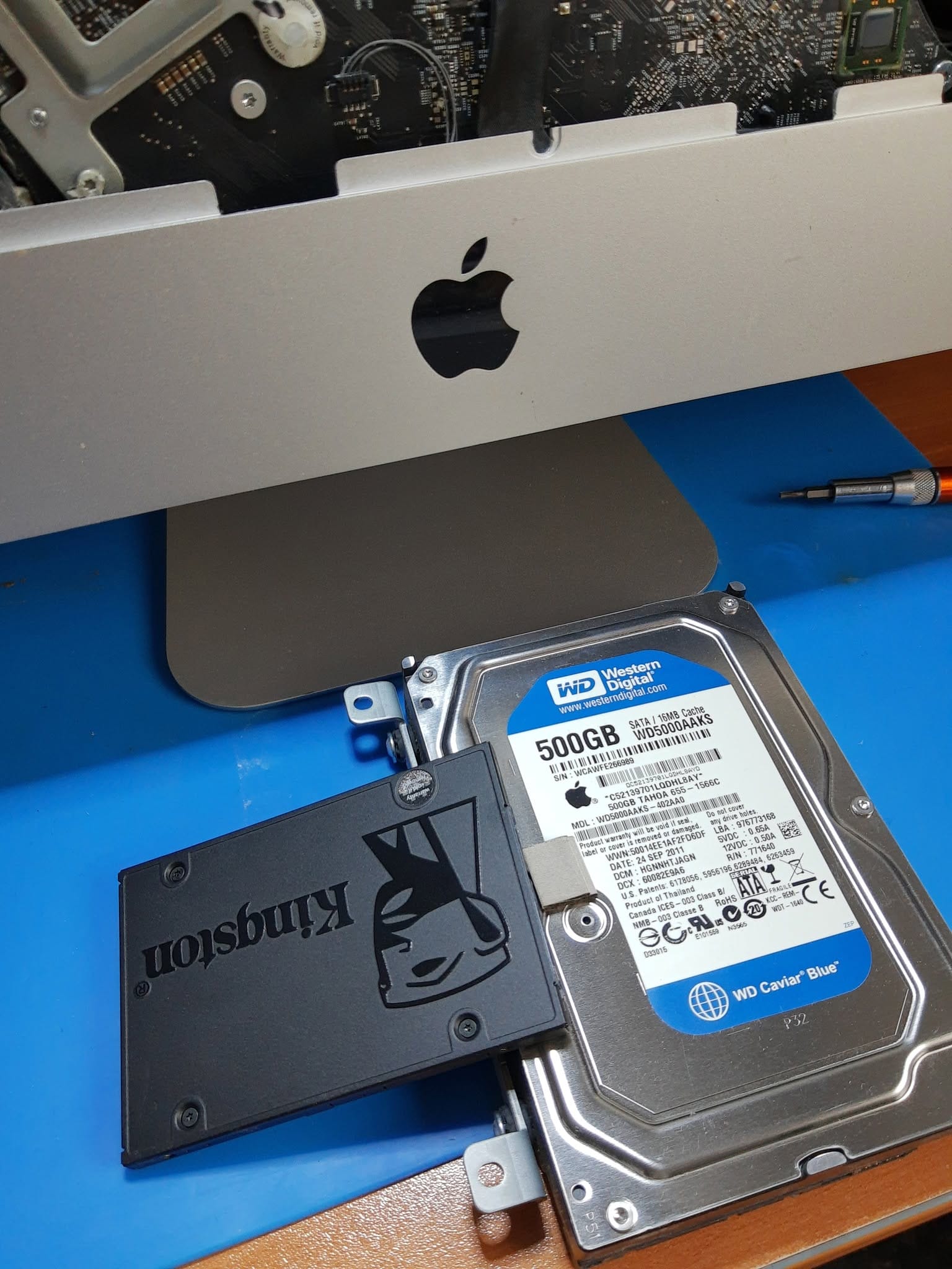 Disco duro de 500 GB y SSD Kingston de 480 GB