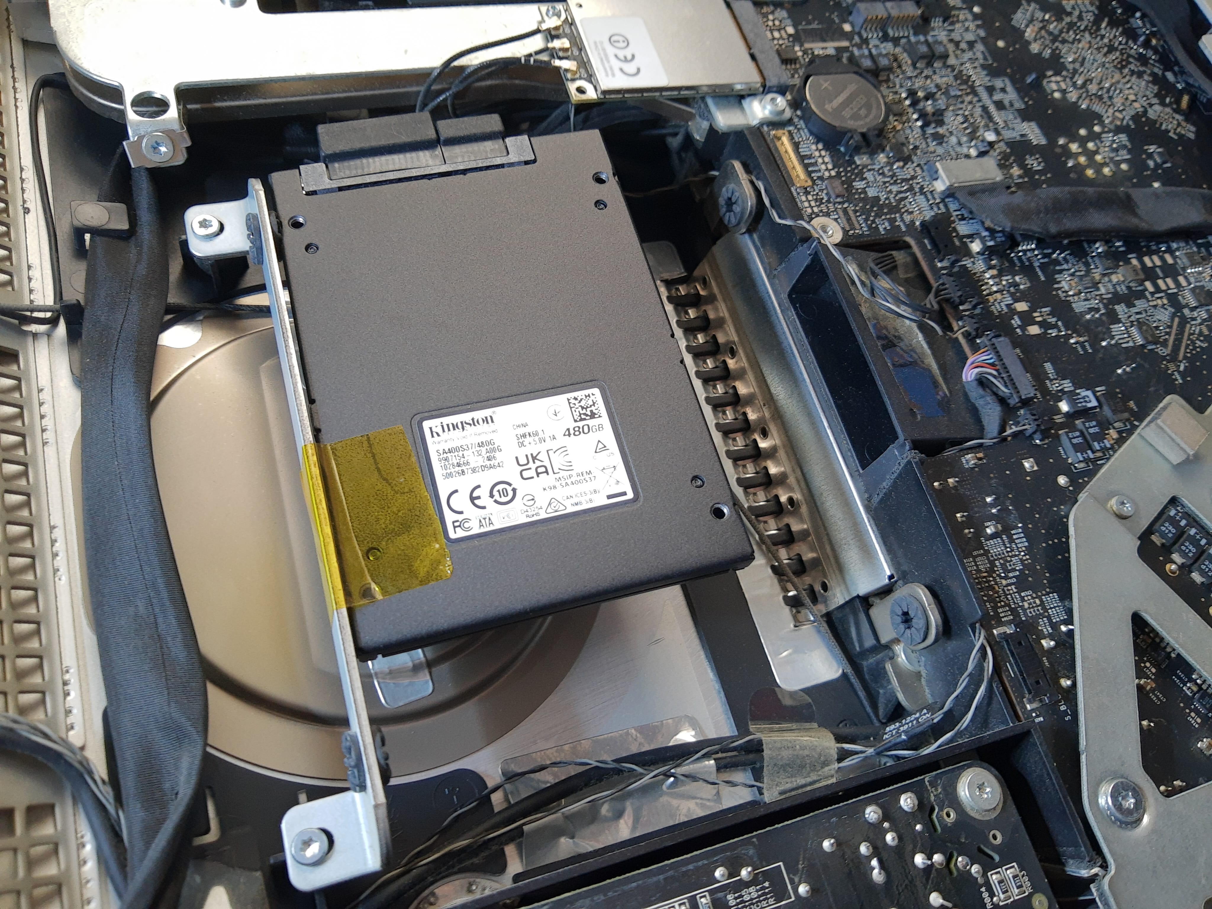 SSD Kingston instalado en el interior del iMac 2011