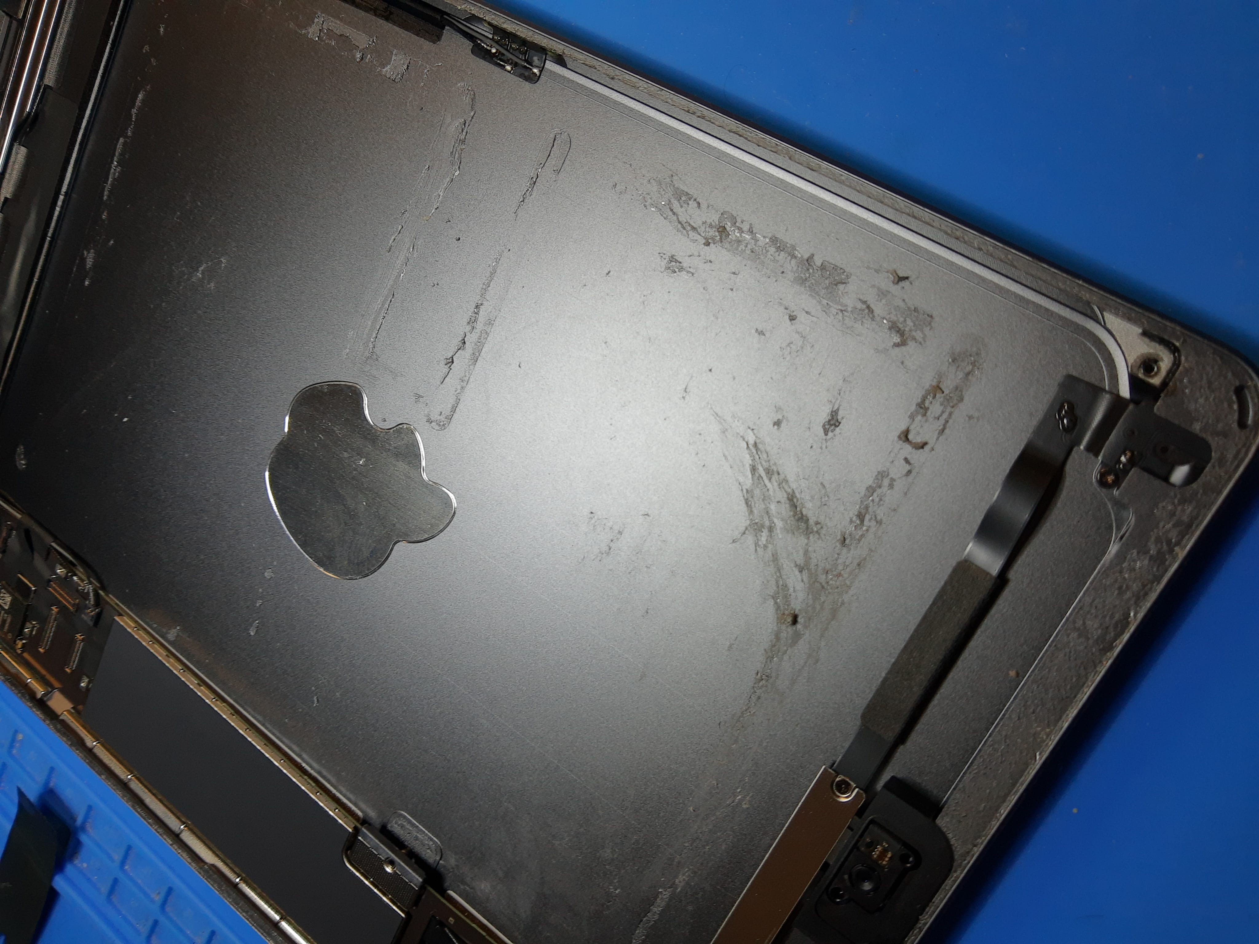 Chasis del iPad A2197 después de retirar la batería antigua