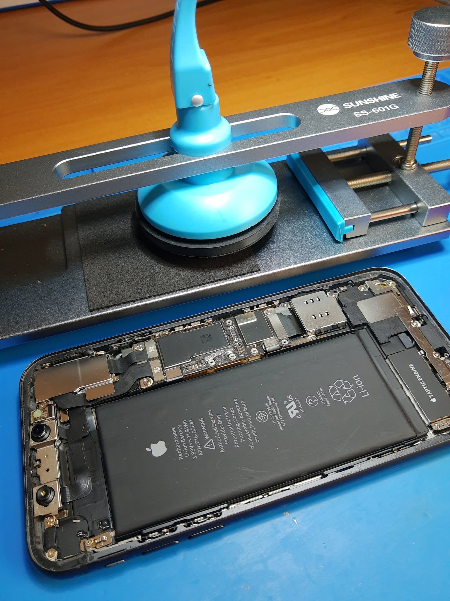 iPhone 11 preparado para instalar la nueva batería