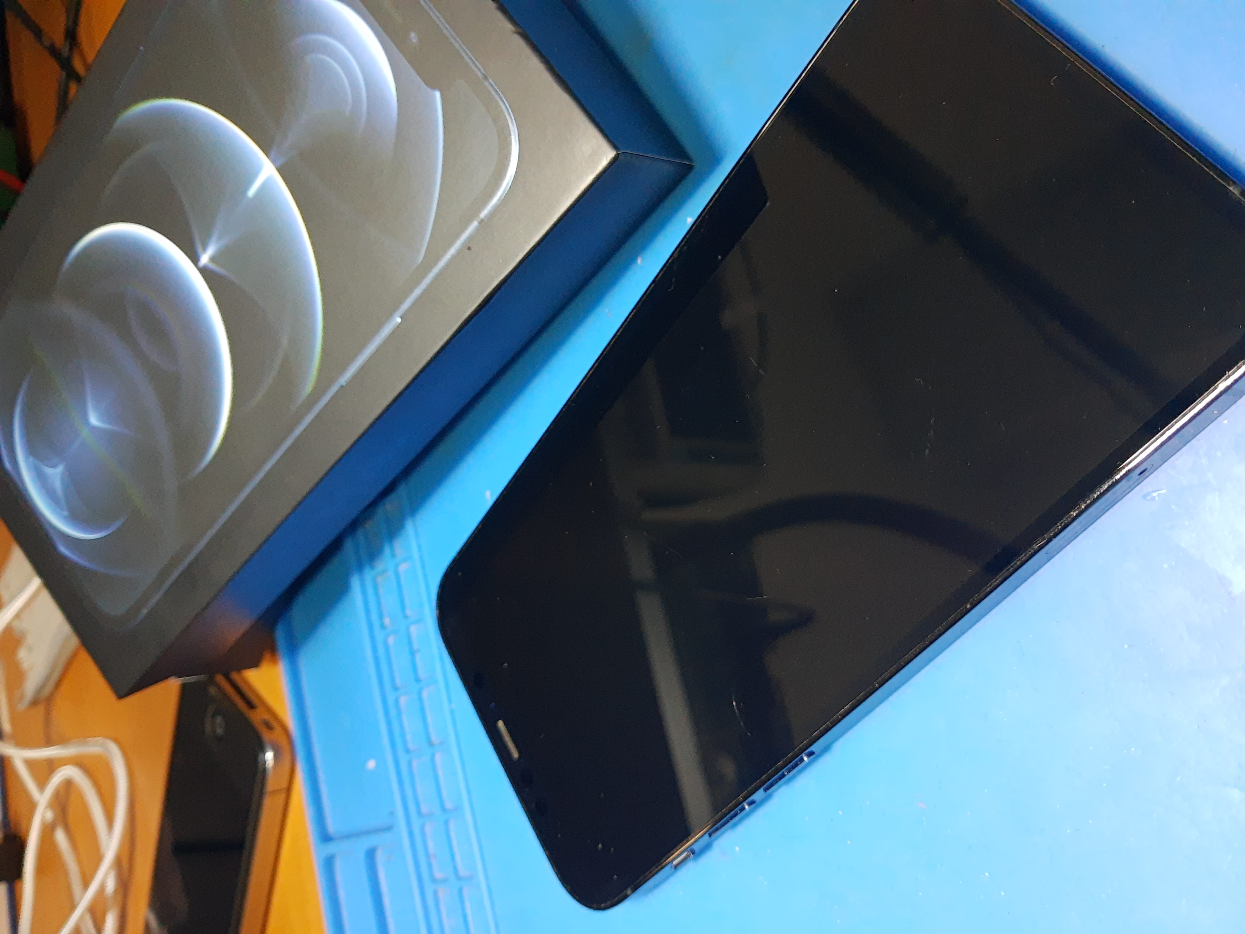 iPhone 12 Pro recibido para realizar el cambio de batería