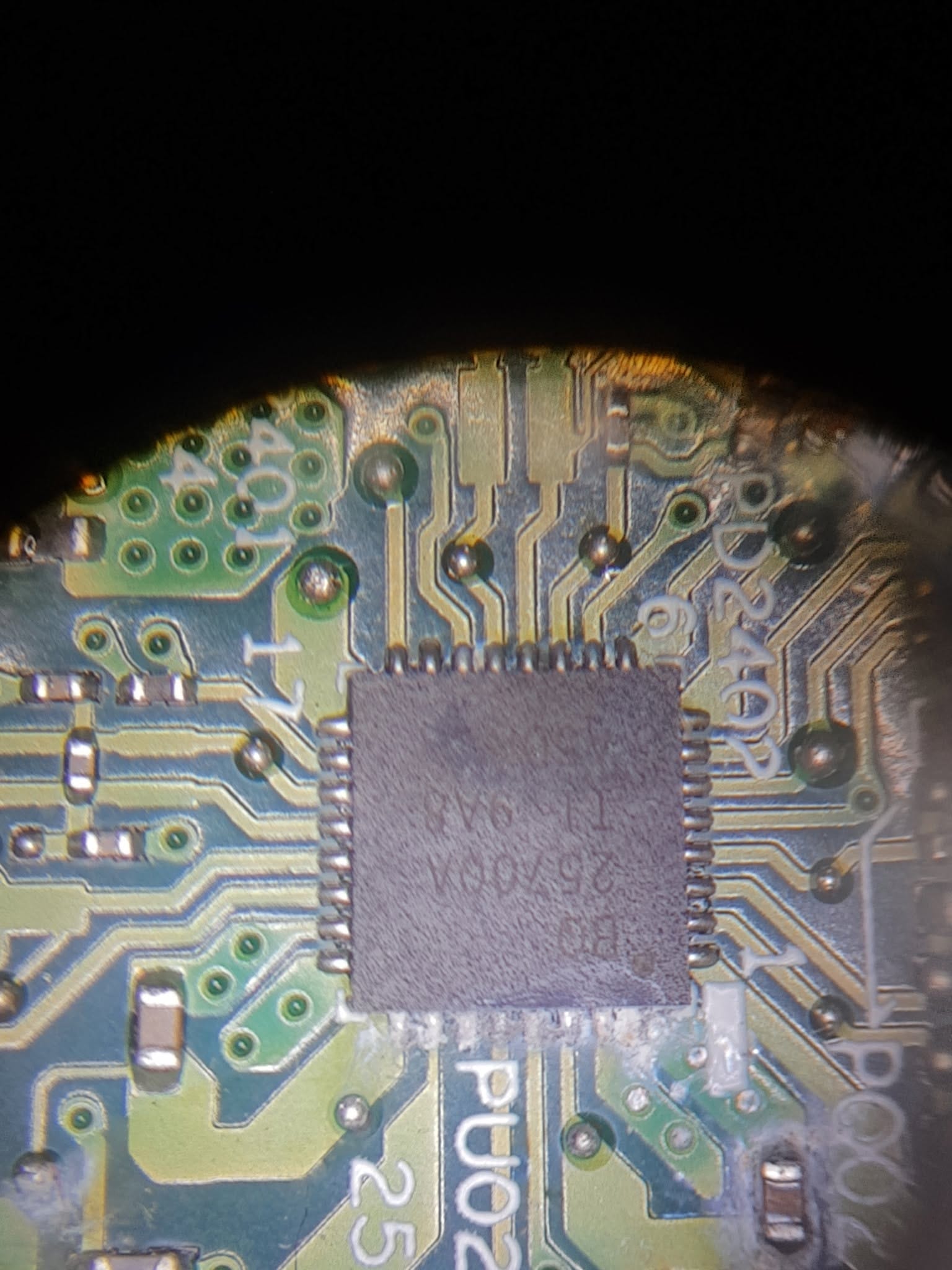 Circuito integrado afectado por corrosión en Lenovo ThinkPad
