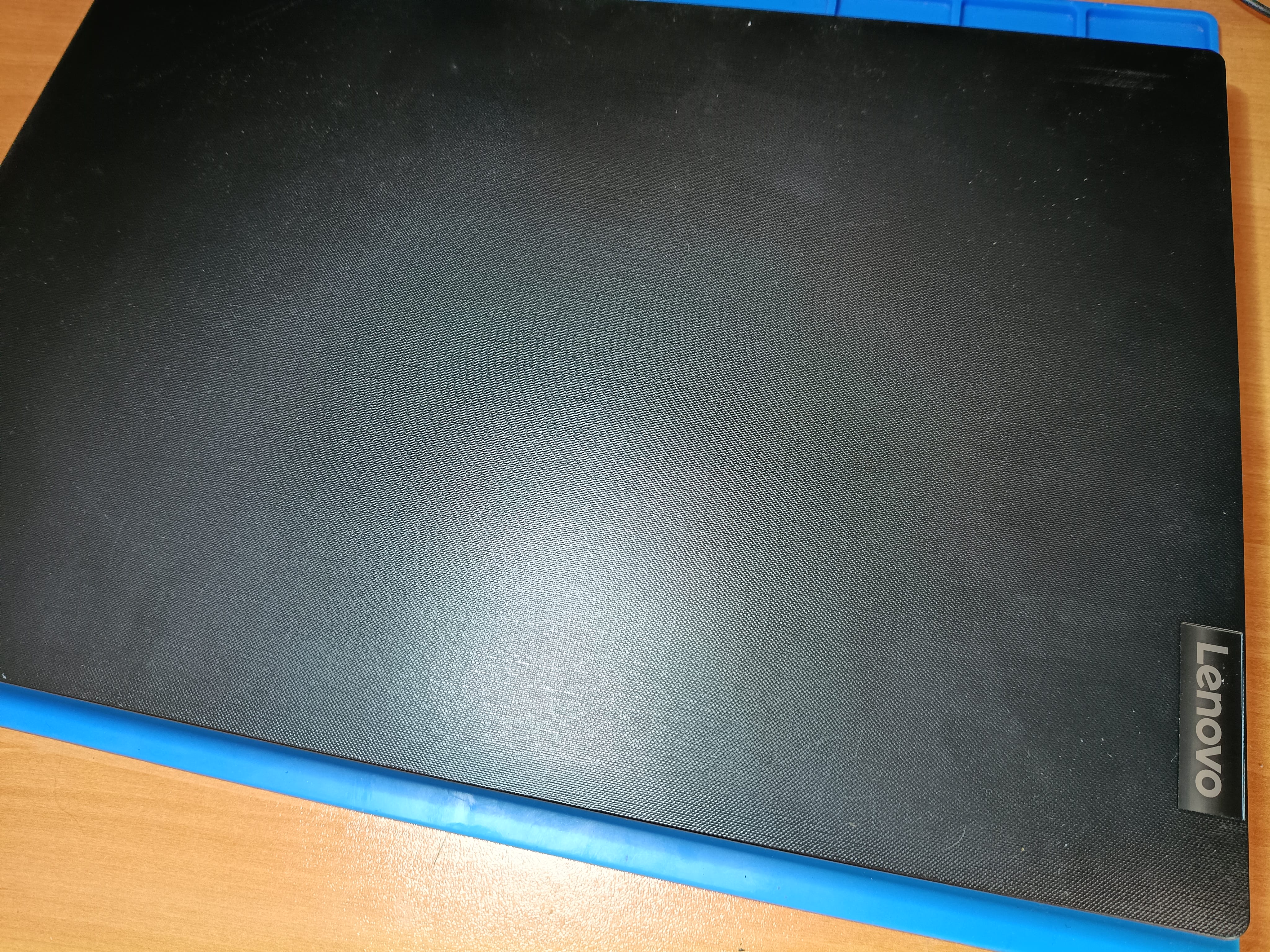 Lenovo V145-15AST recibido sin encender