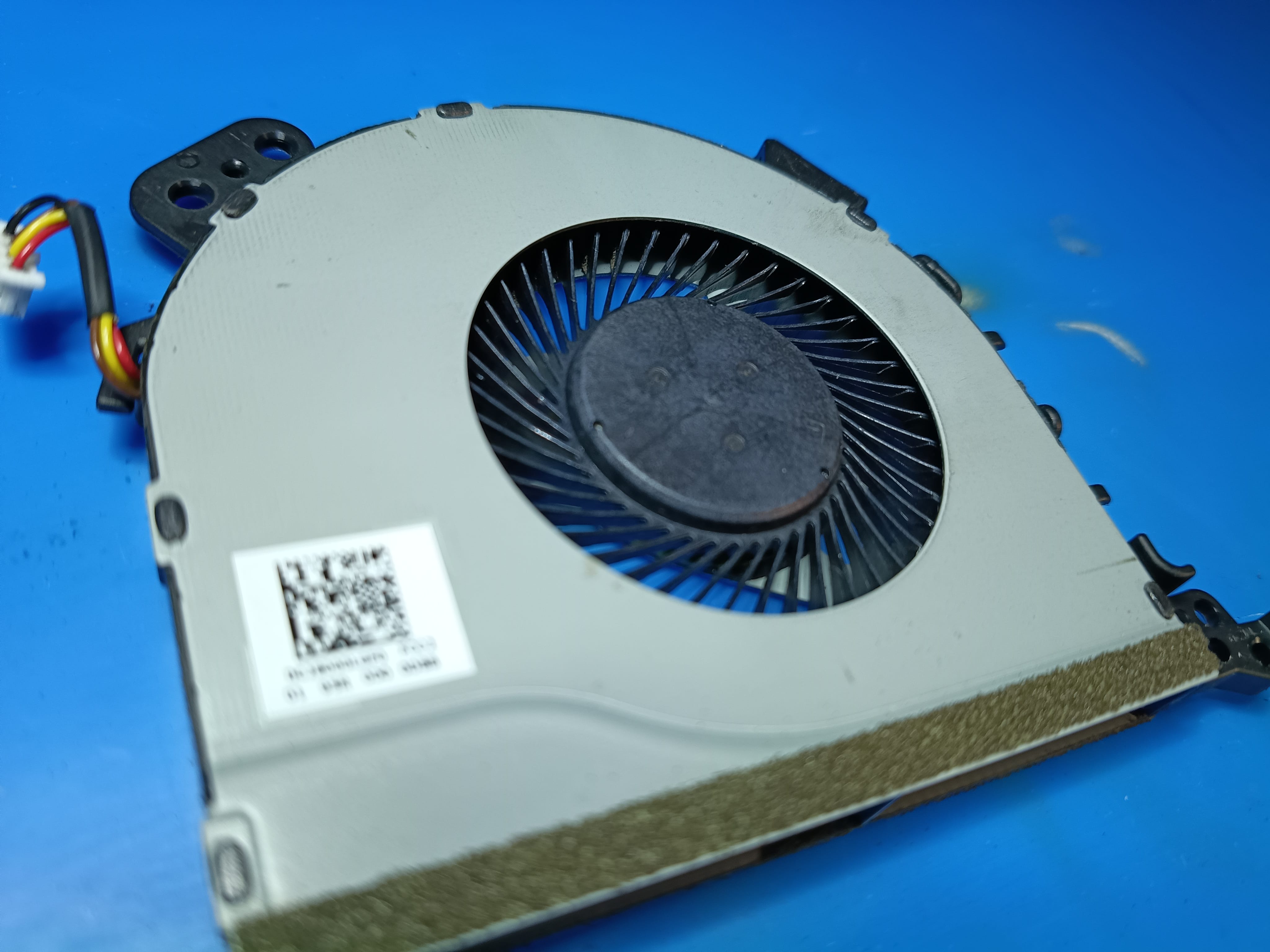 Ventilador Lenovo V145-15AST limpio