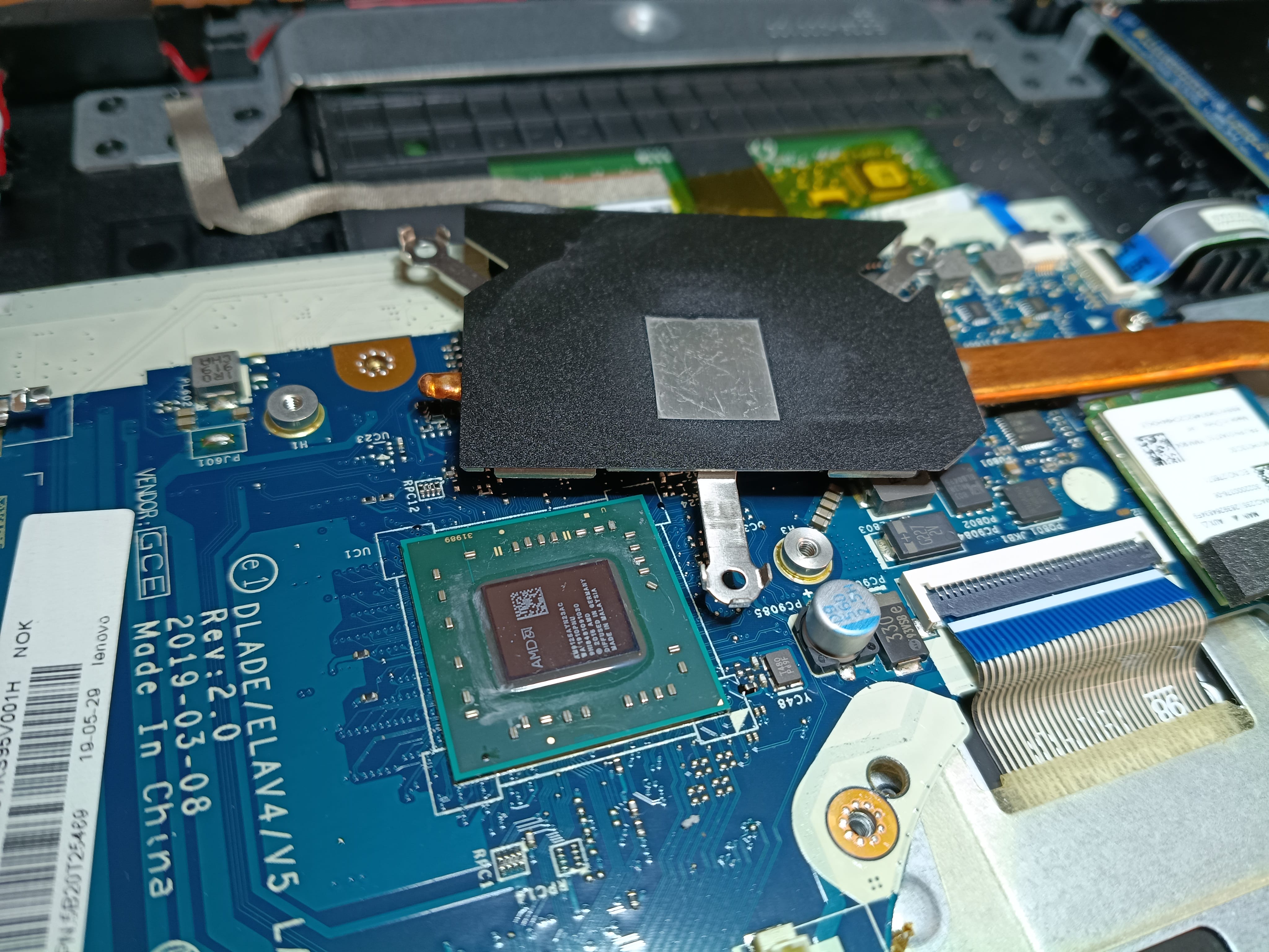 Procesador AMD Lenovo V145-15AST limpio