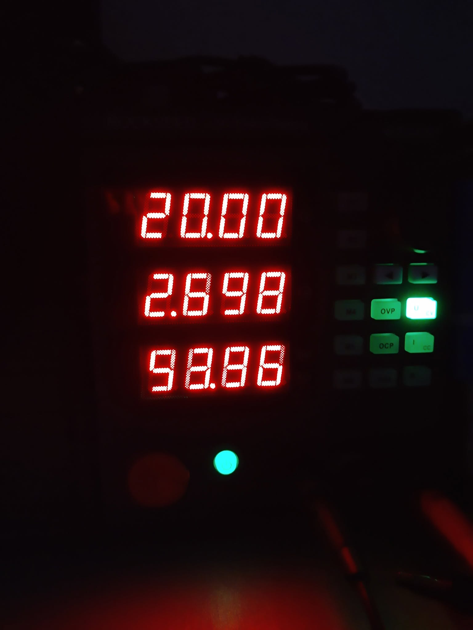 Prueba de consumo del Lenovo V15 G4 con fuente de alimentación