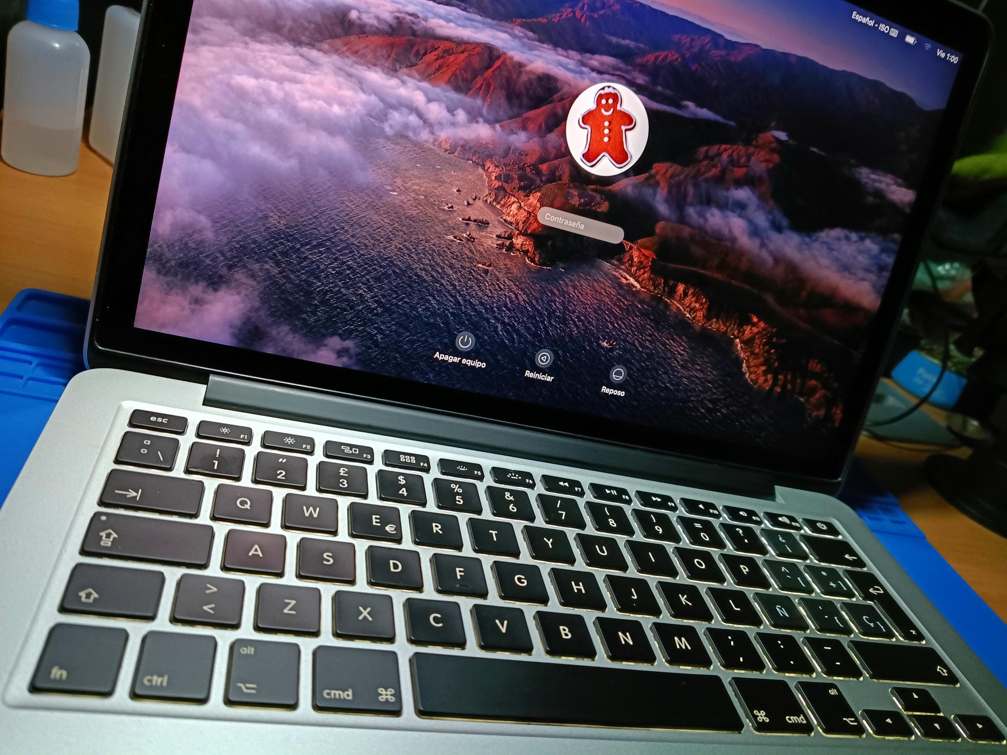 MacBook Pro A1502 funcionando después de reparar daños por humedad