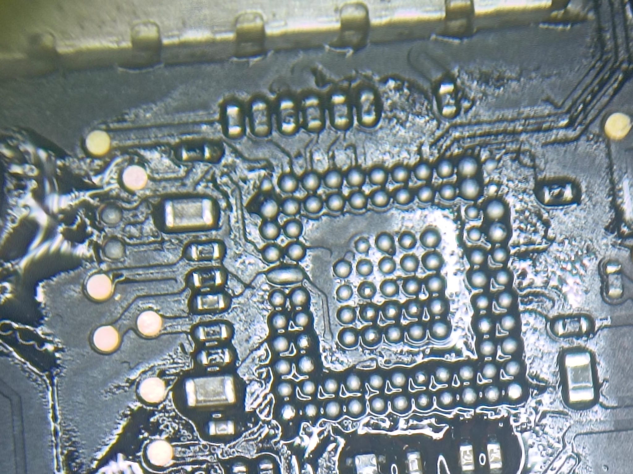 Zona BGA durante la retirada de un controlador del MacBook Pro A1707