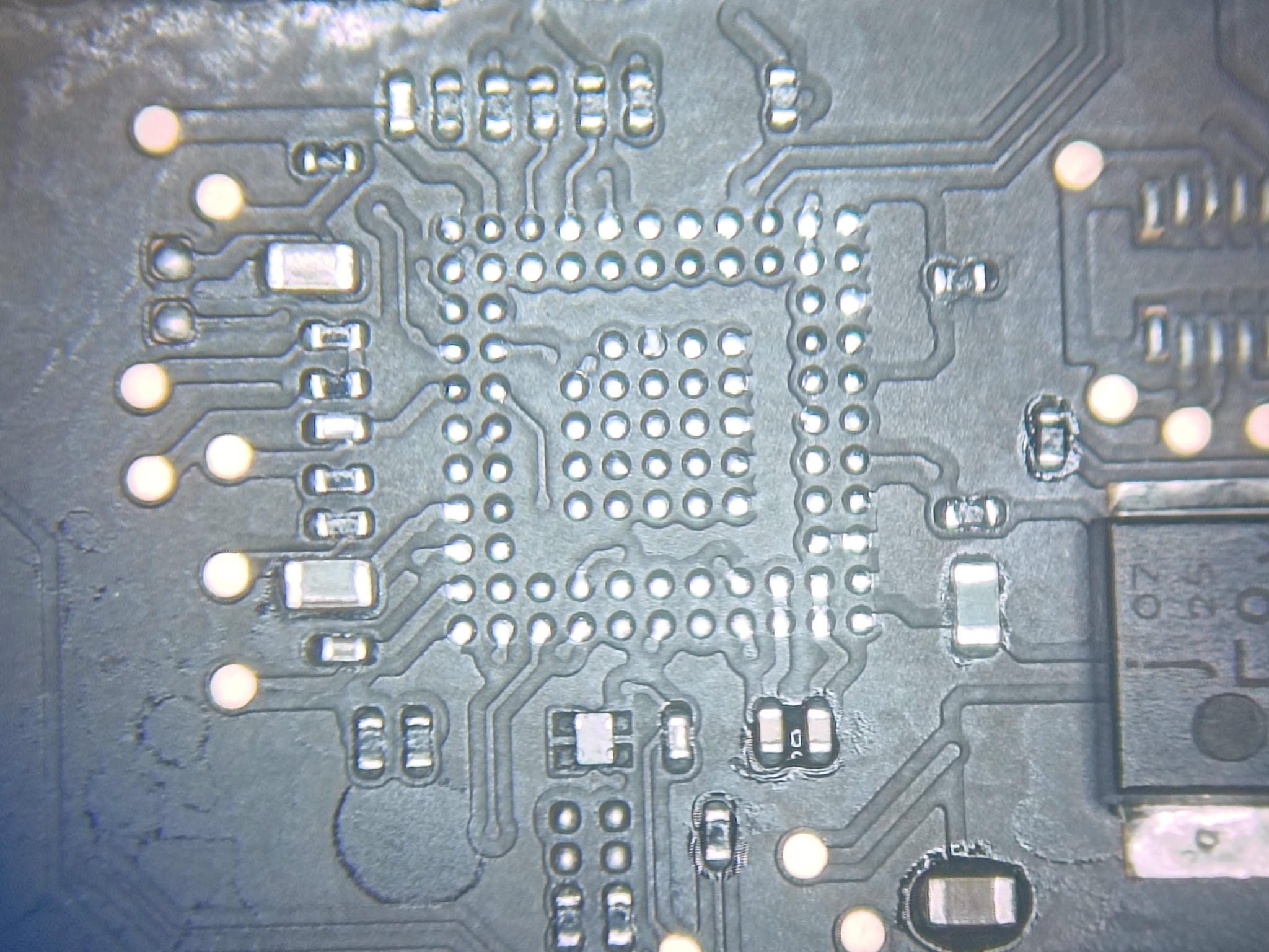 Pads BGA preparados en la placa base del MacBook Pro A1707