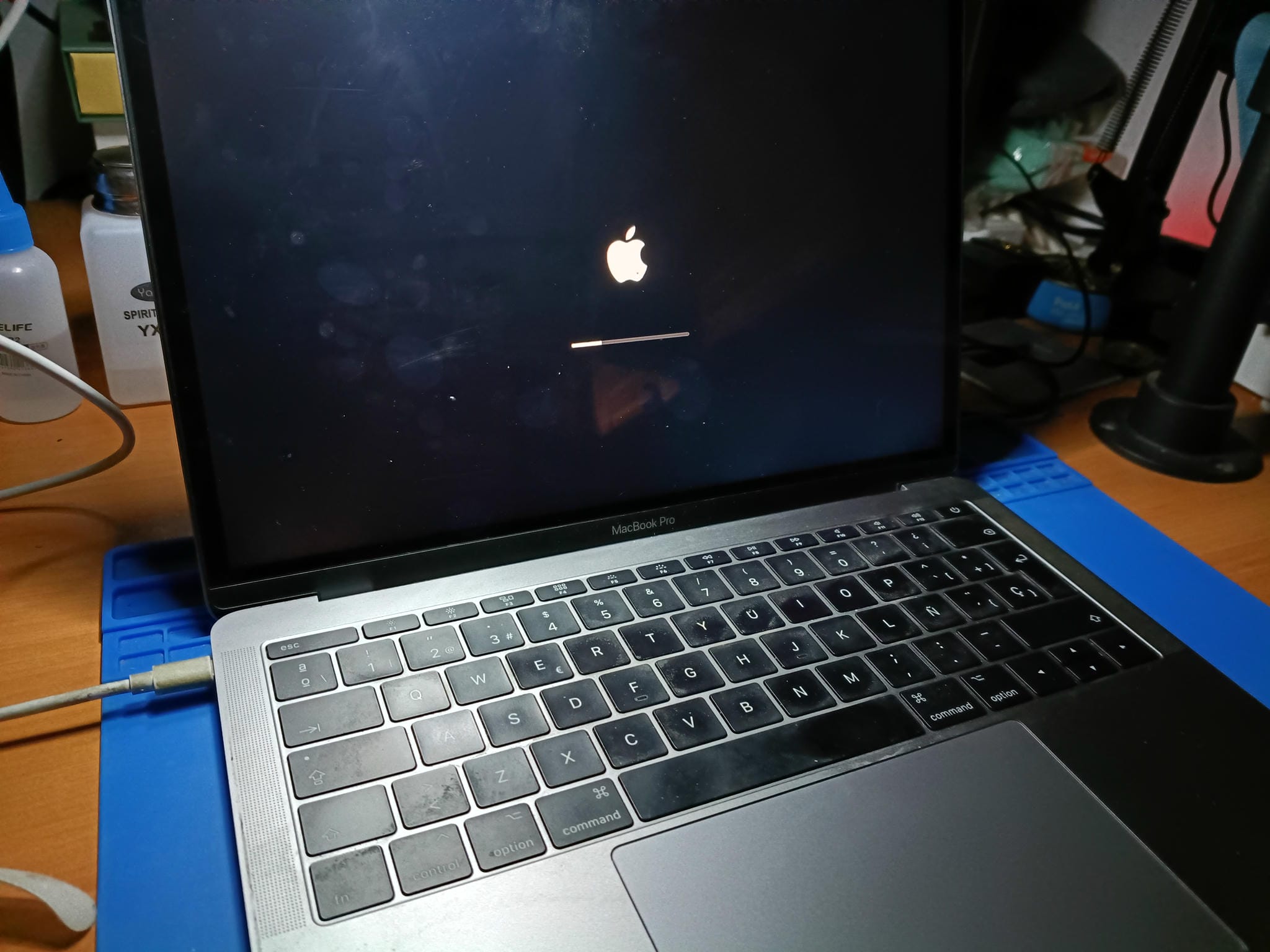 MacBook Pro A1708 arrancando después de cambiar la pantalla