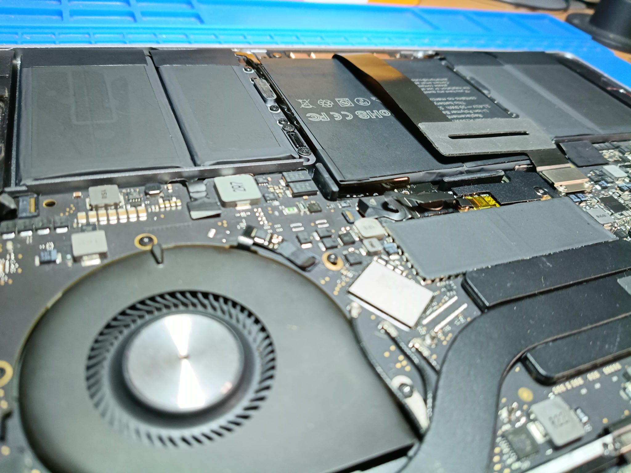 Nueva batería instalada en MacBook Pro A2251