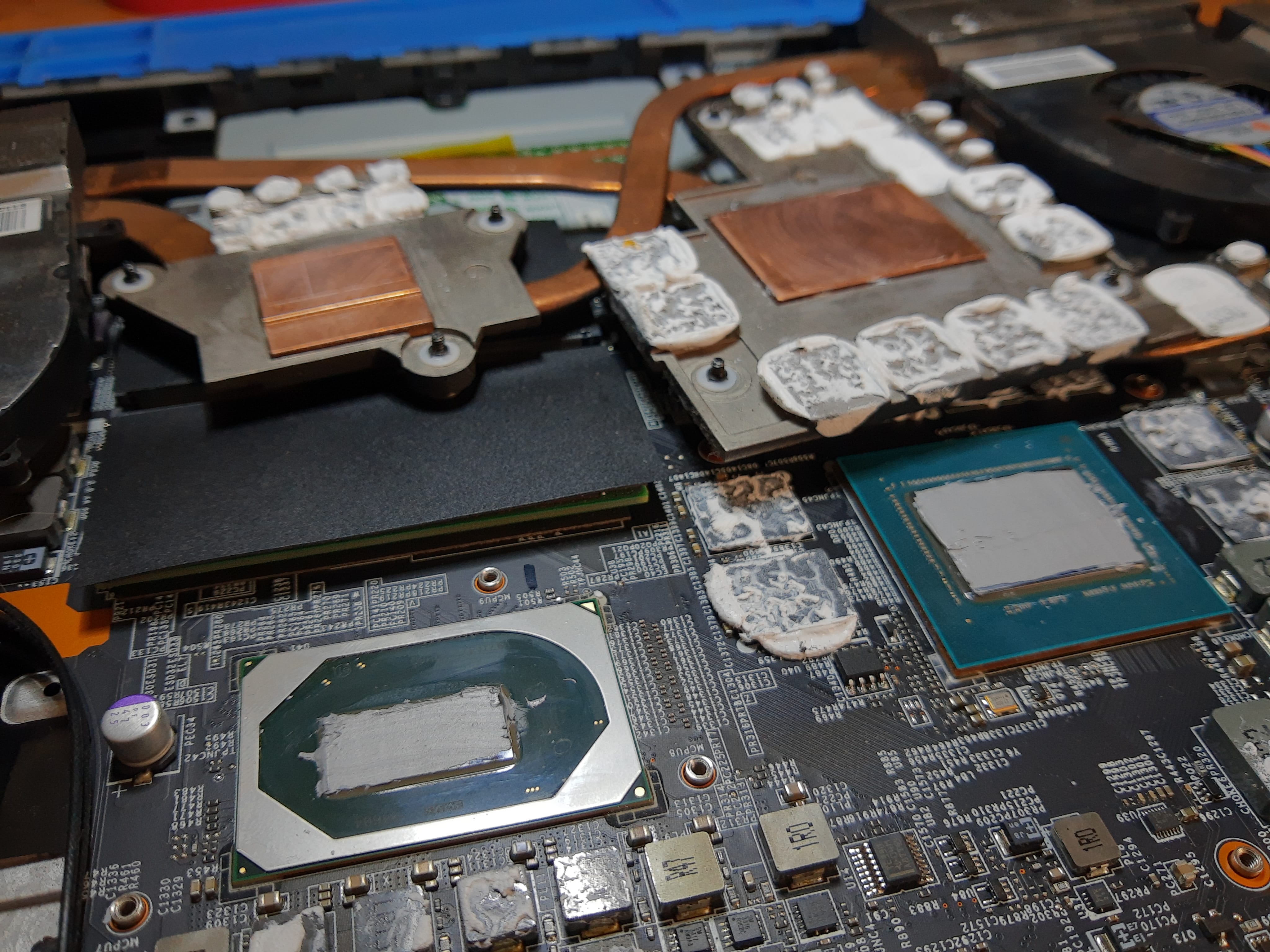 Nueva pasta térmica aplicada en CPU y GPU del MSI GE66