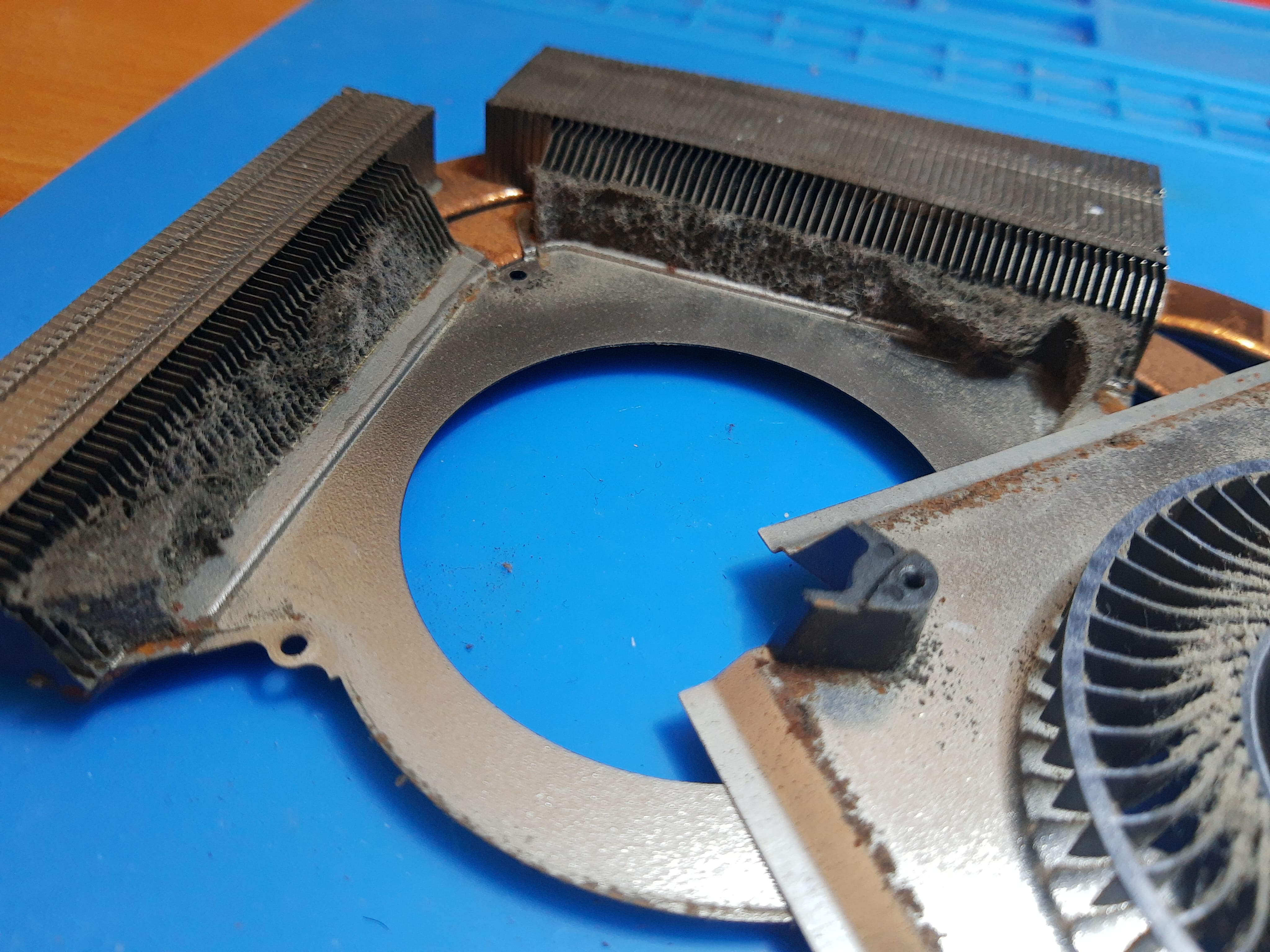 Radiadores del MSI GE66 obstruidos por polvo