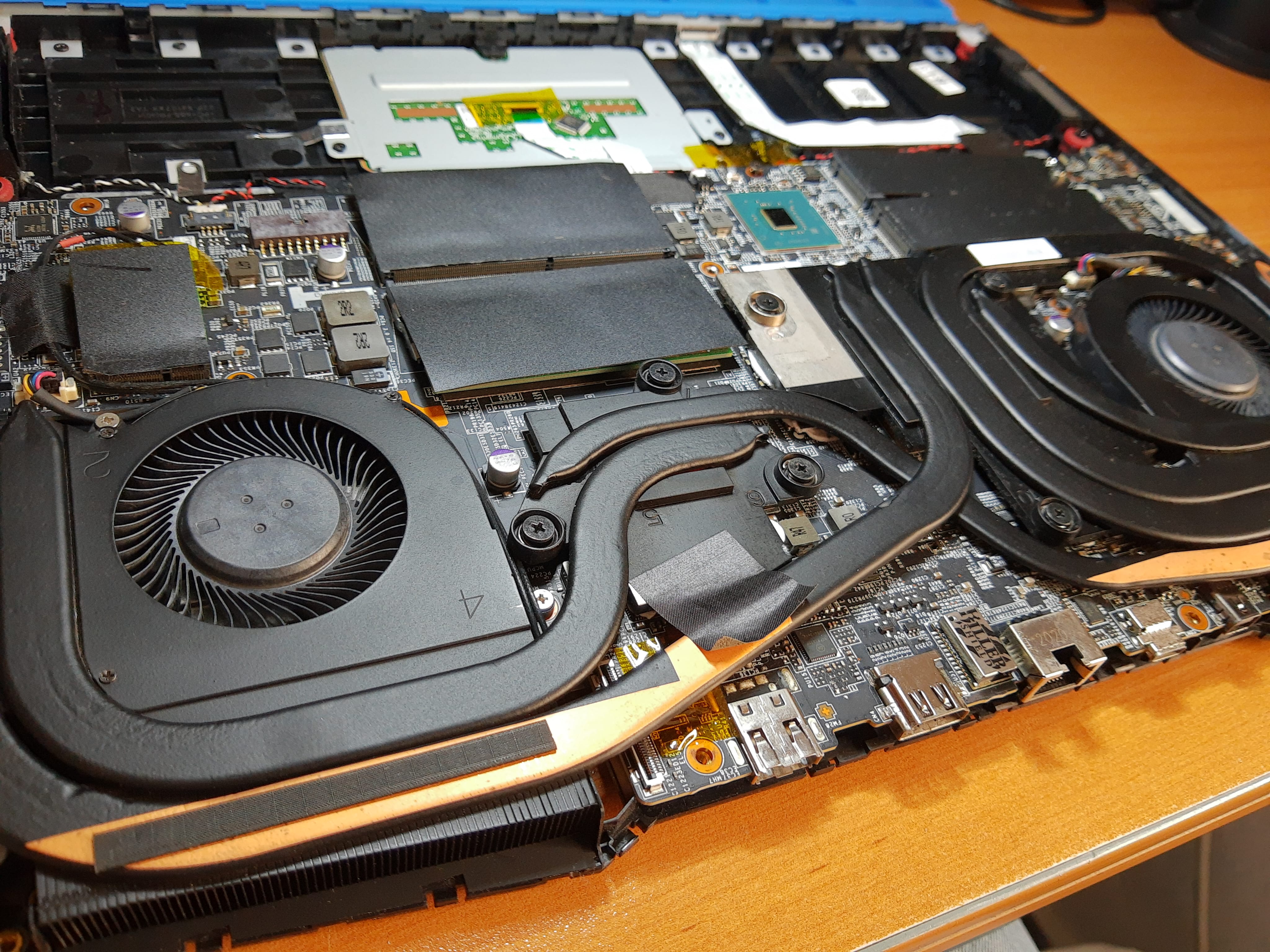 MSI GE66 montado después del mantenimiento premium