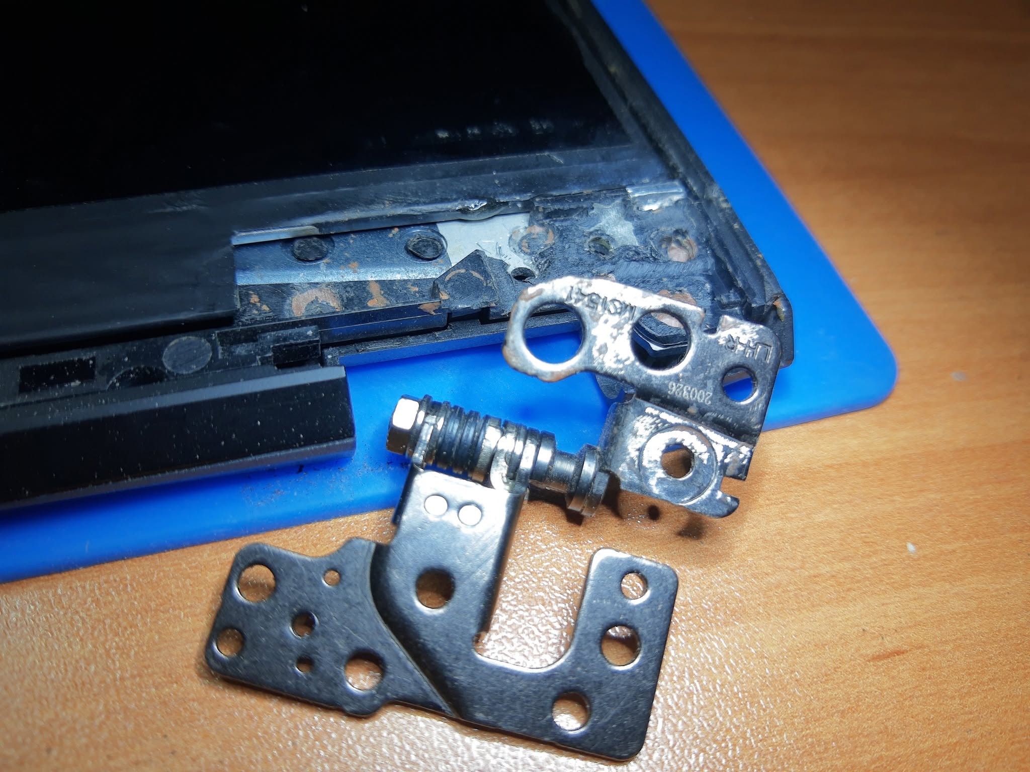 Preparación de los anclajes para reparar la bisagra del MSI