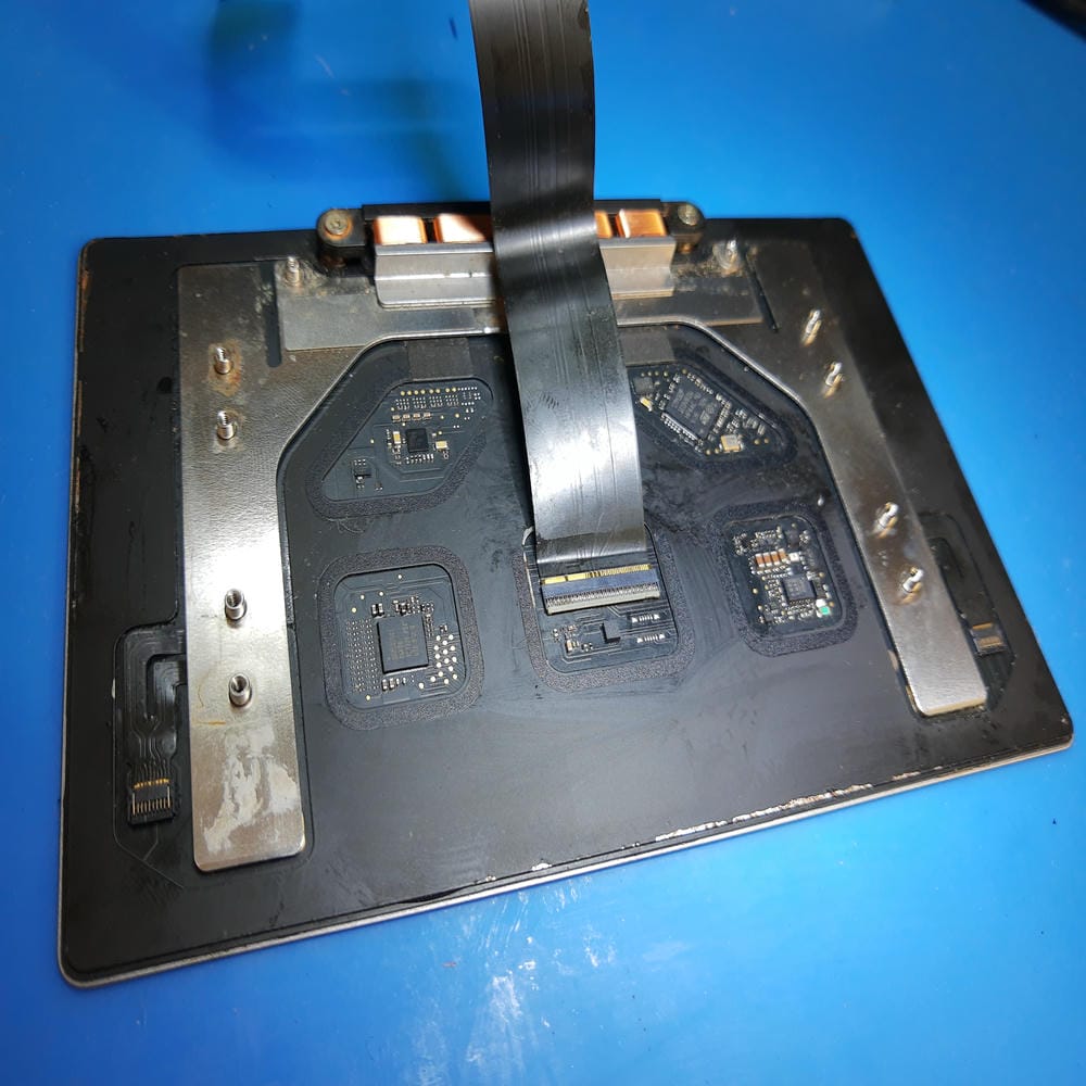 Trackpad del MacBook Pro A1708 desmontado